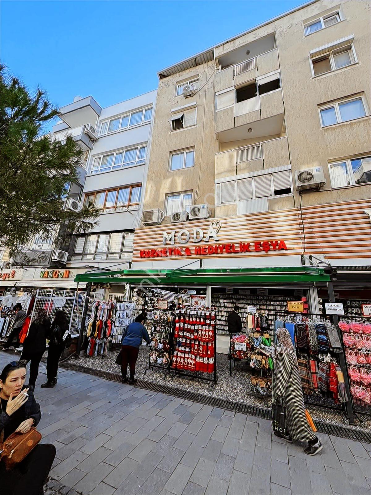 Bucanın Kalbi Forbest Caddesinde Satılık İşyeri - Görsel 11