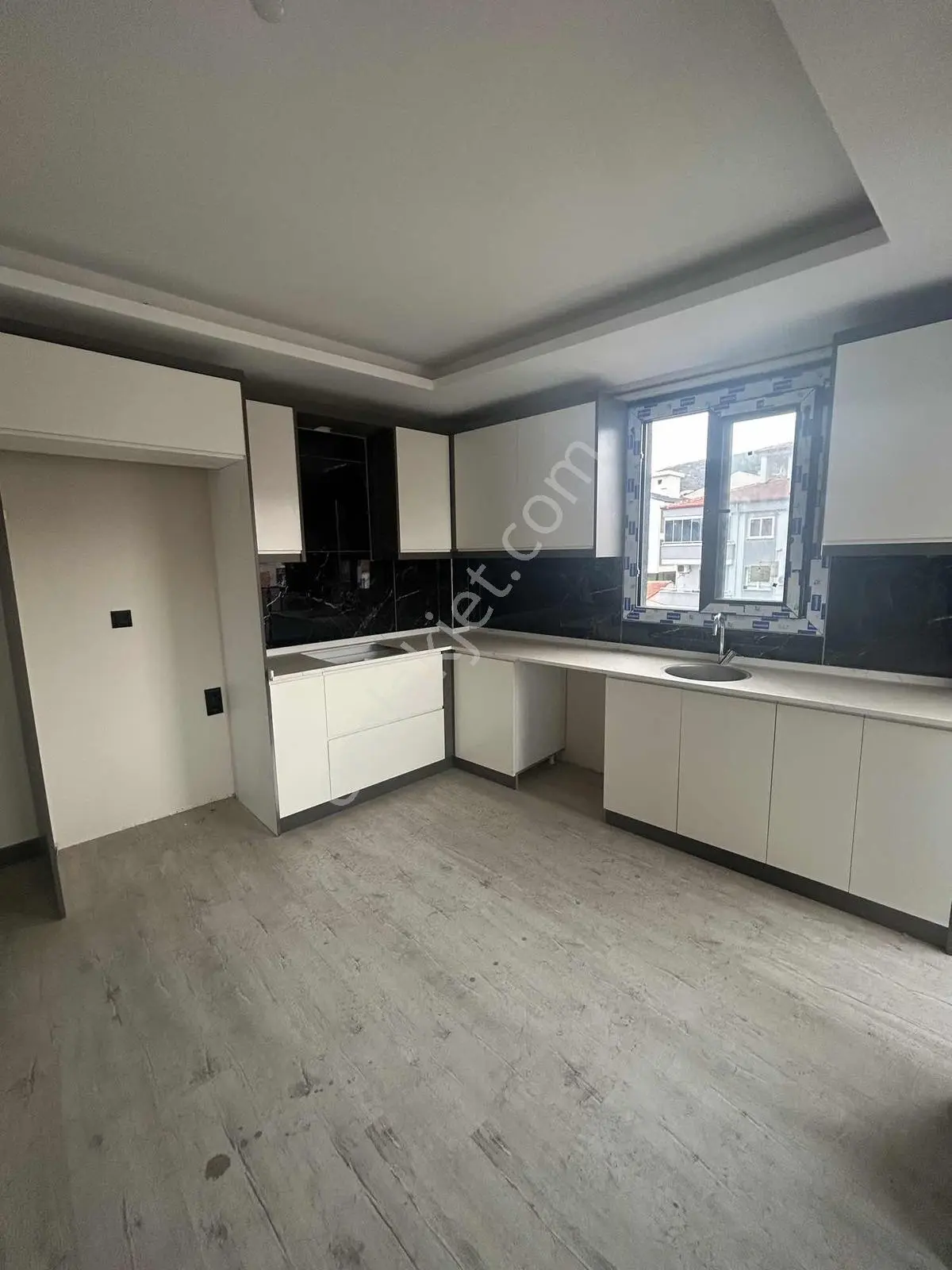 İzmir Selçuk'ta 2+1 Sıfır Kiralık Aslanlı Havuzda Merkezde