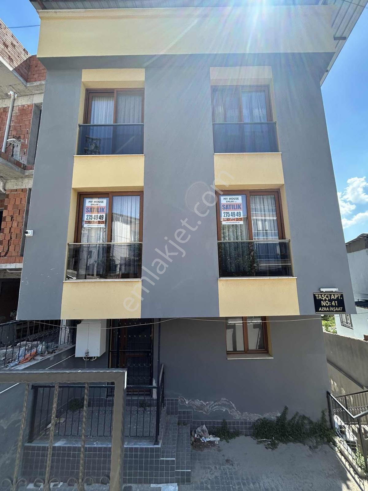 İzmir Buca Ufuk Mahallesi Satılık 2+1 Kapalı Mutfak