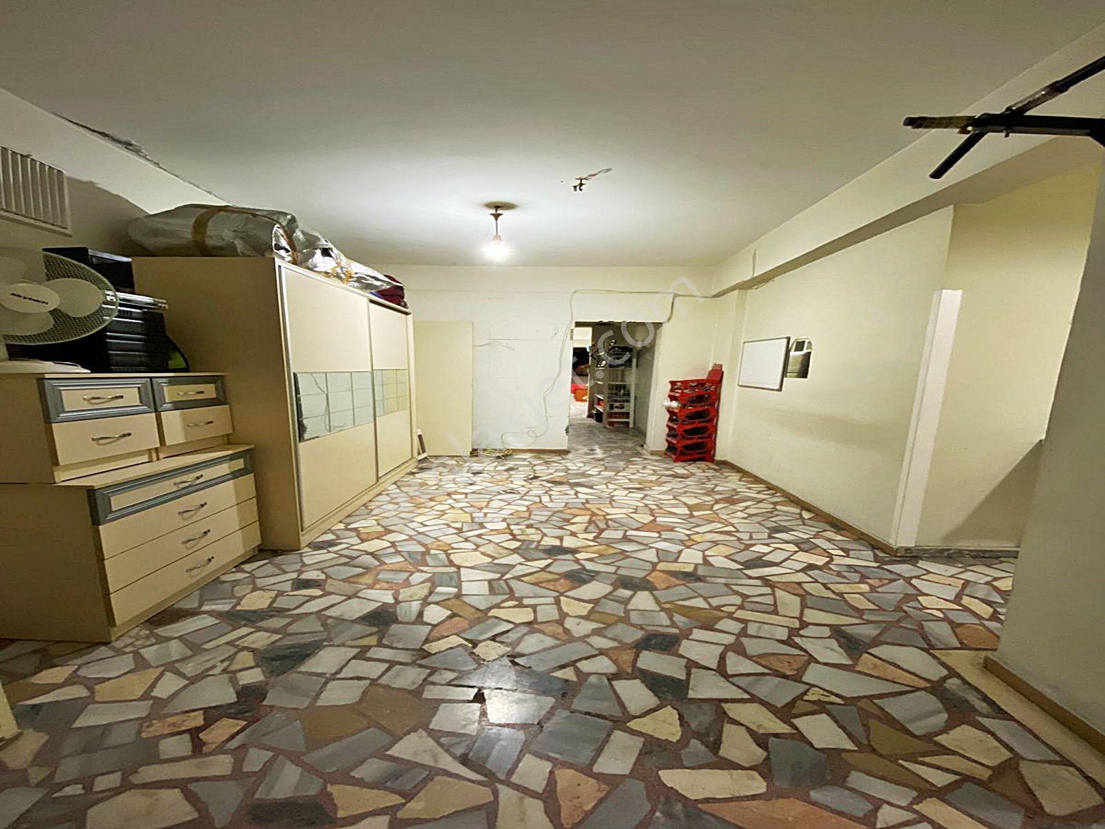 Sefaköy Tevfikbey'de Cadde Üzerinde Düz Giriş Bahçe Kullanımlı Geniş Kiralık Dükkan - Görsel 11
