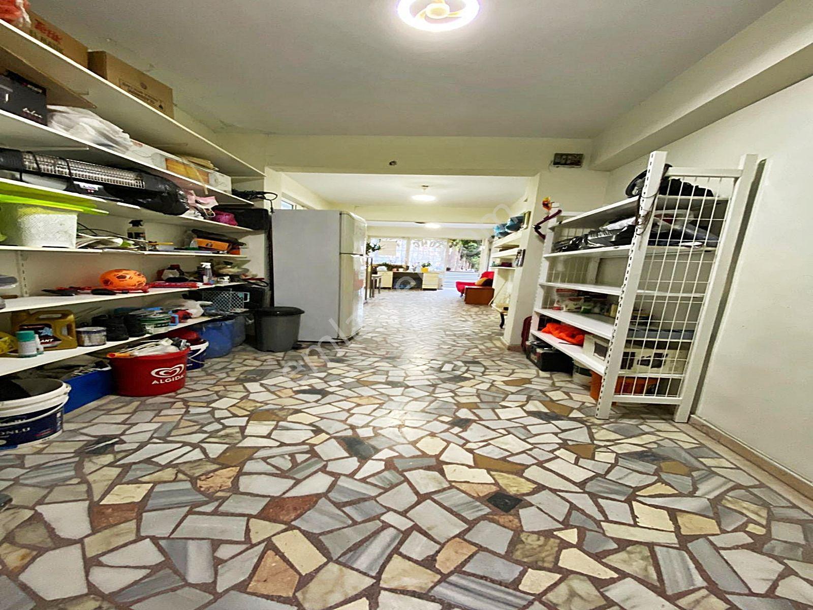Sefaköy Tevfikbey'de Cadde Üzerinde Düz Giriş Bahçe Kullanımlı Geniş Kiralık Dükkan - Görsel 10