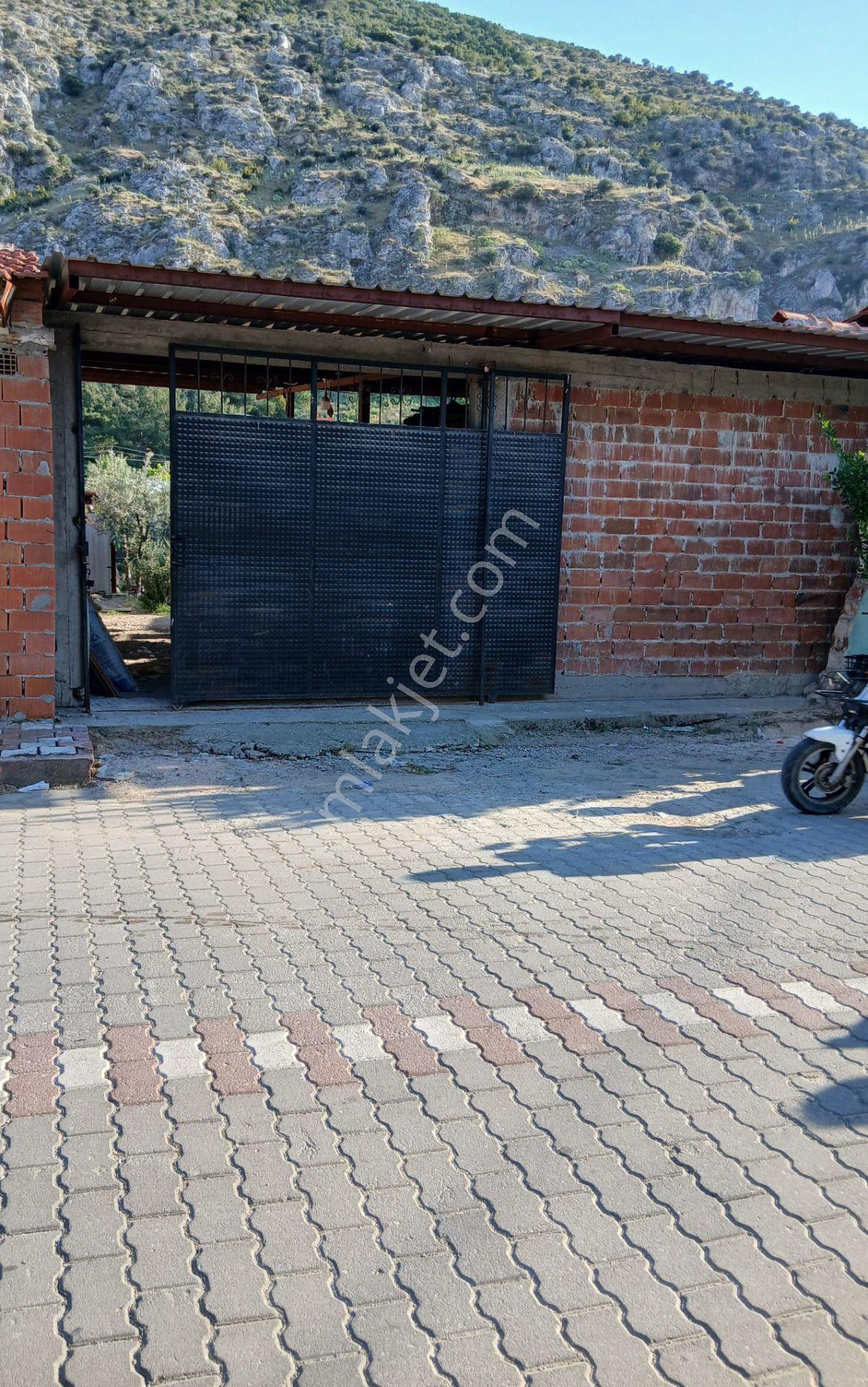 Manisa Kırkağaç Bakır Mah/köy De Satılık Müstakil Bahçeli Ev Ve Arsası
