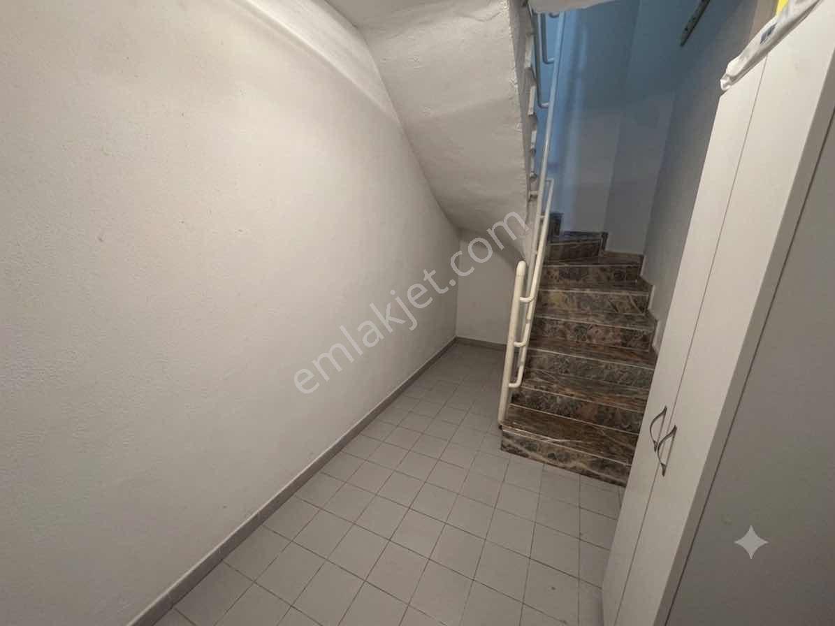 Emlak Konutları Sitesinde Havuz Manzaralı Villa - Görsel 11