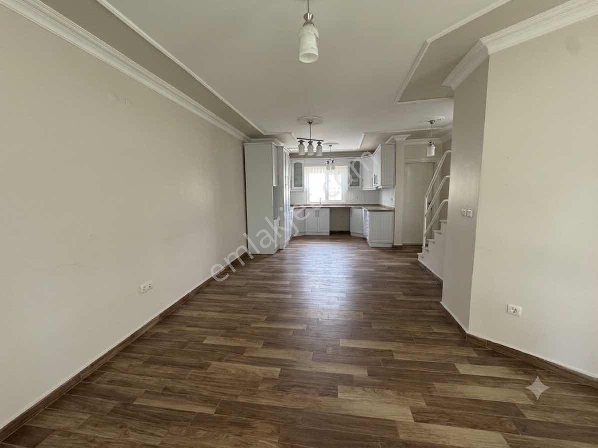 Emlak Konutları Sitesinde Havuz Manzaralı Villa - Görsel 38