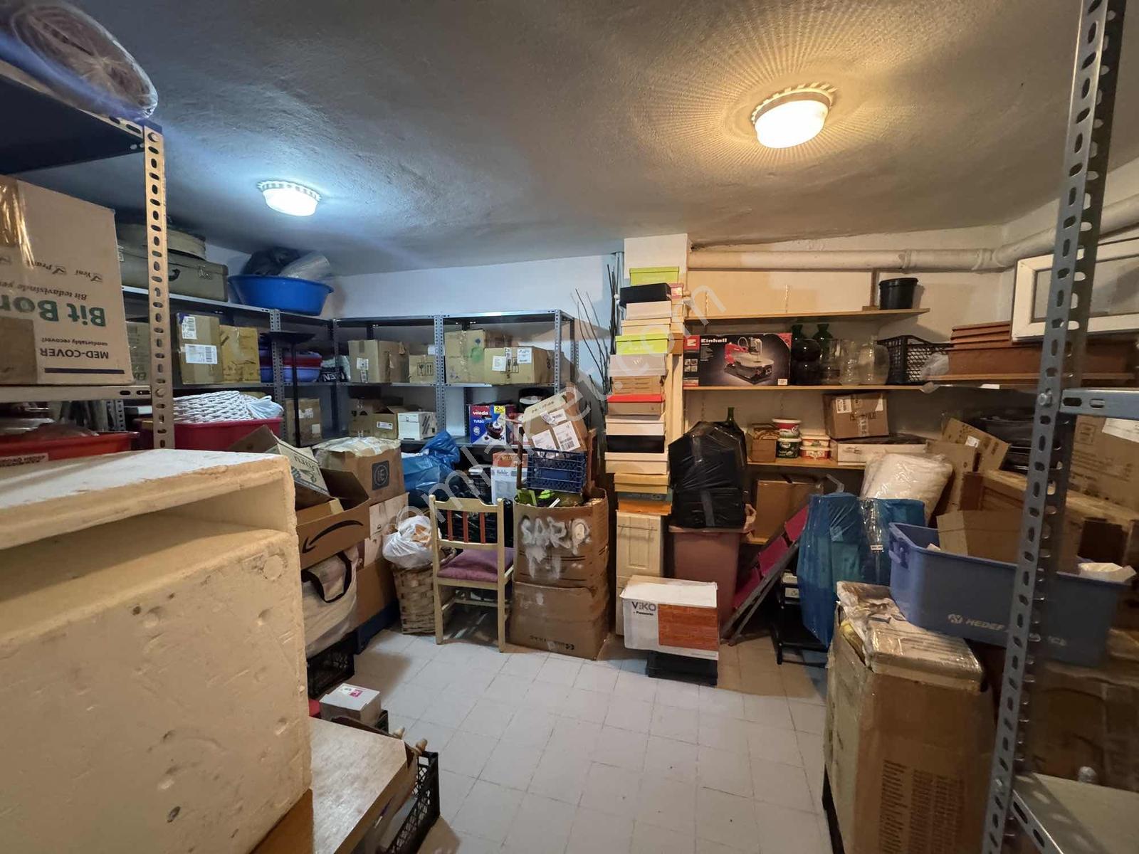 Emlak Konutları Sitesinde Havuz Manzaralı Villa - Görsel 33
