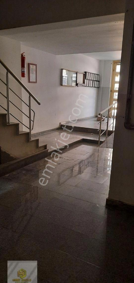 Büyükdere Mahallesi Millet Caddesi Üstünde Kiralık Geniş 1+1 Daire - Görsel 12
