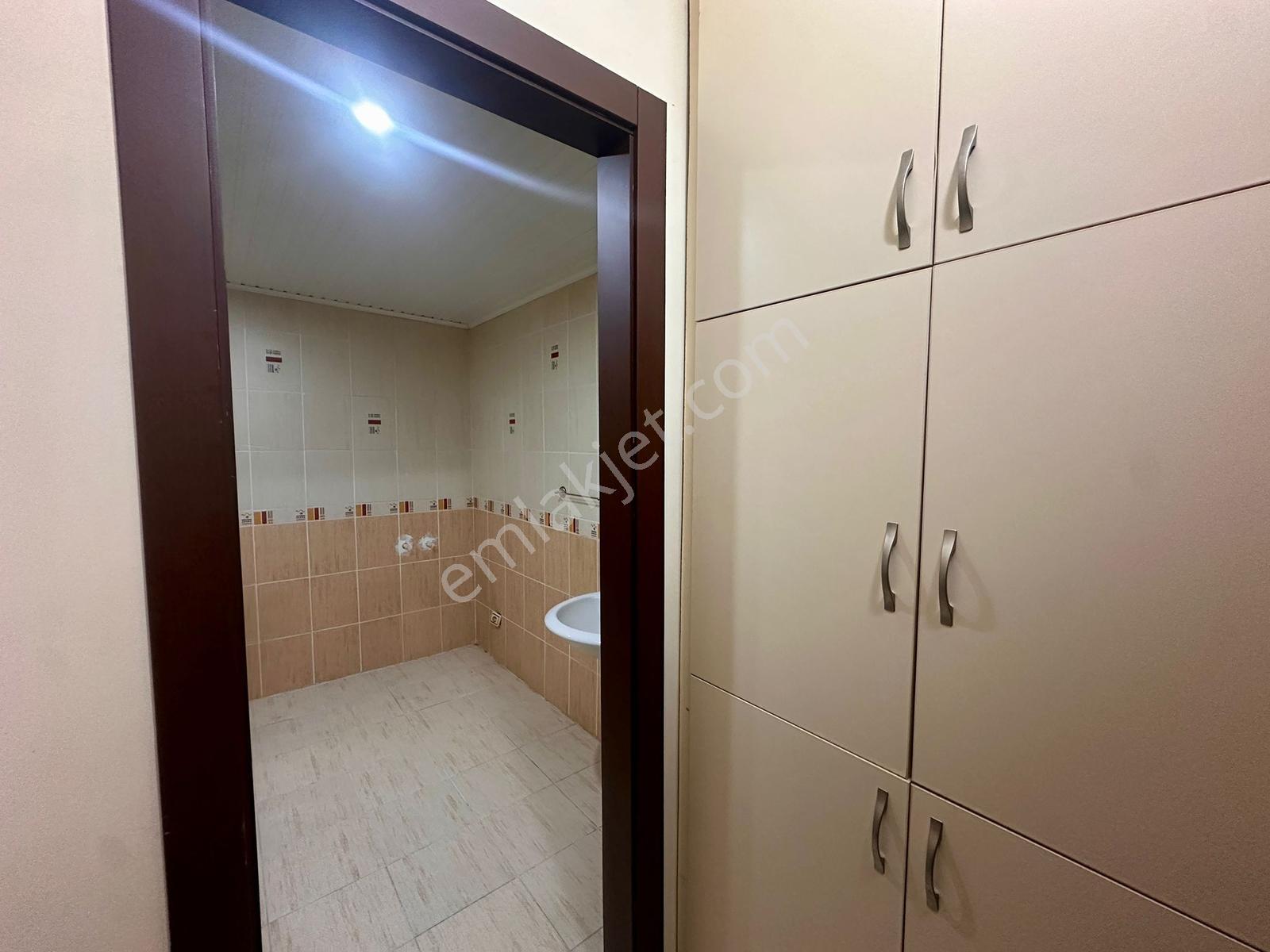 Amazon'dan Çocuk Hastanesi Civarı Site İçerisinde Kiralık 3+1 - Görsel 7