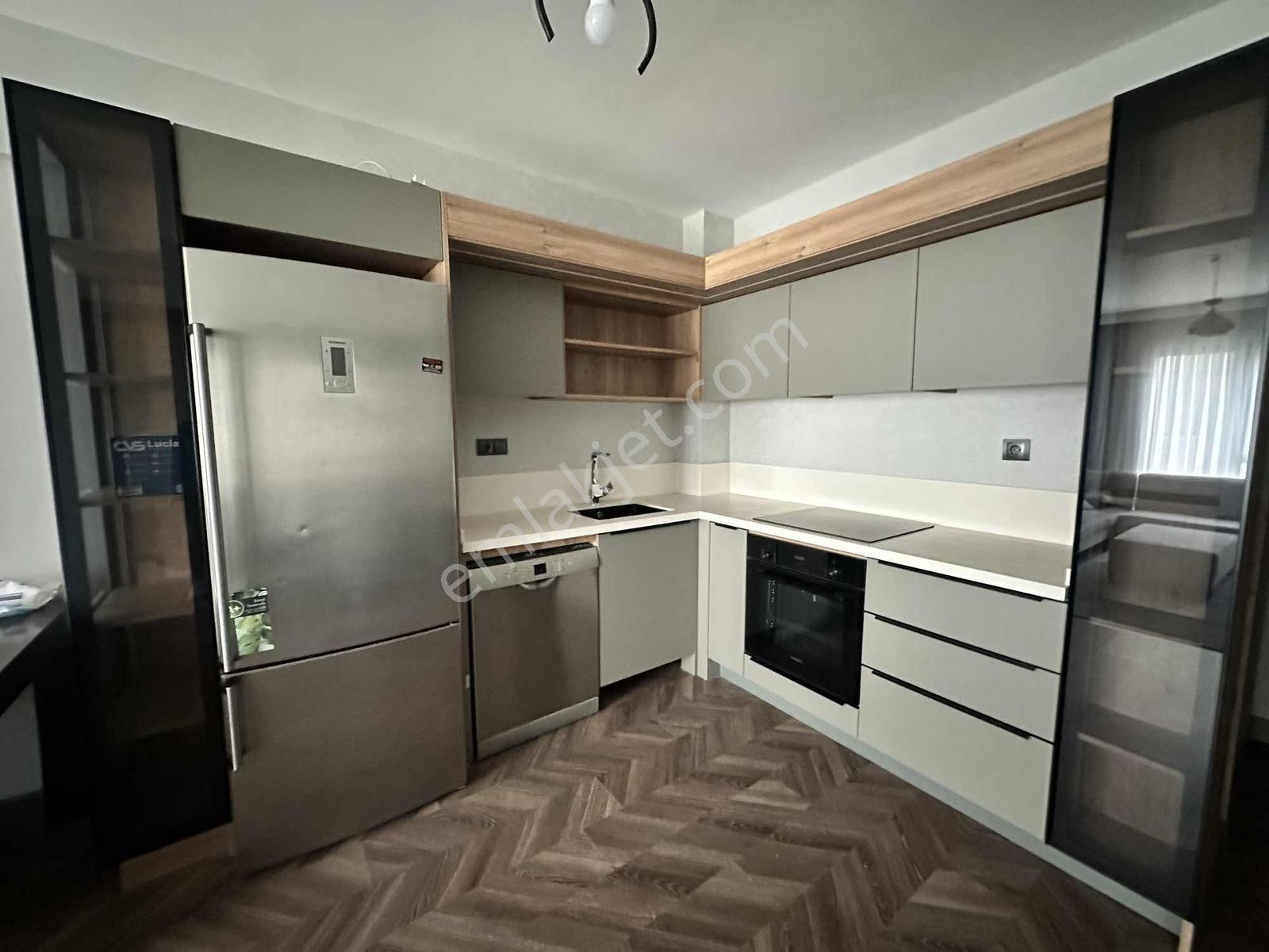 Ap İsport Metro Durağı Yanında Eşyalı Kiralık 1 +1 Daire