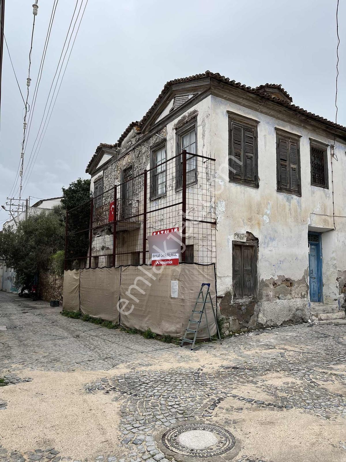 Çeşme İnönü De Muhteşem 11 Odalı Kargir Bina