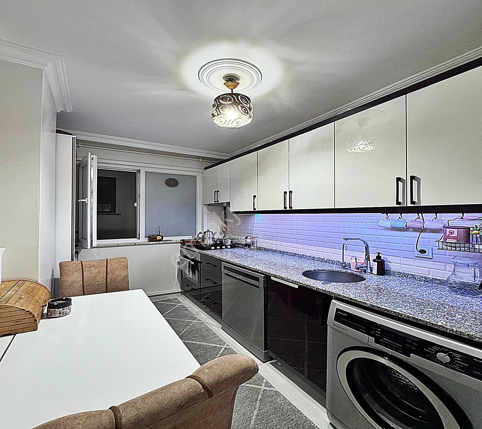 Metroya Yürüme Geniş Teraslı İskanlı Temiz 4+1 Satılık Daire - Görsel 16