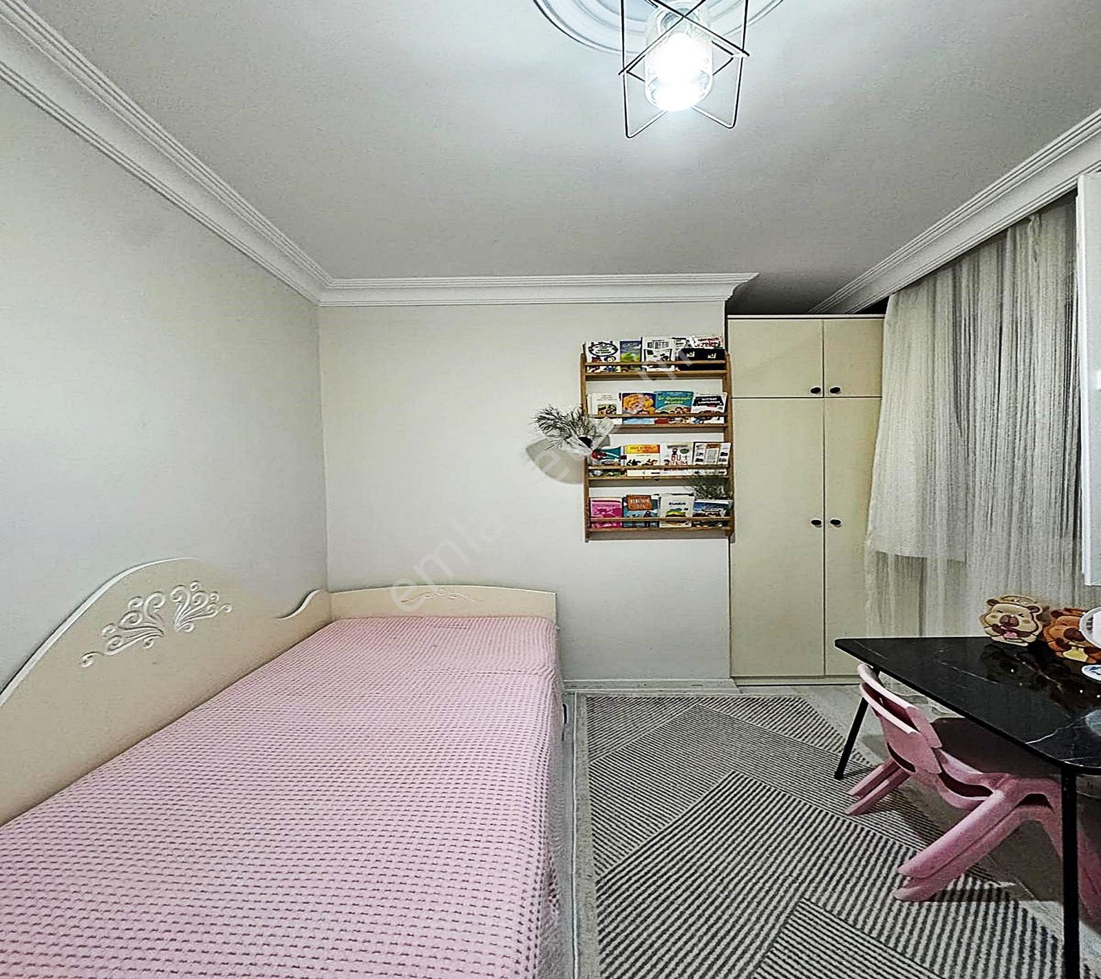 Metroya Yürüme Geniş Teraslı İskanlı Temiz 4+1 Satılık Daire - Görsel 19