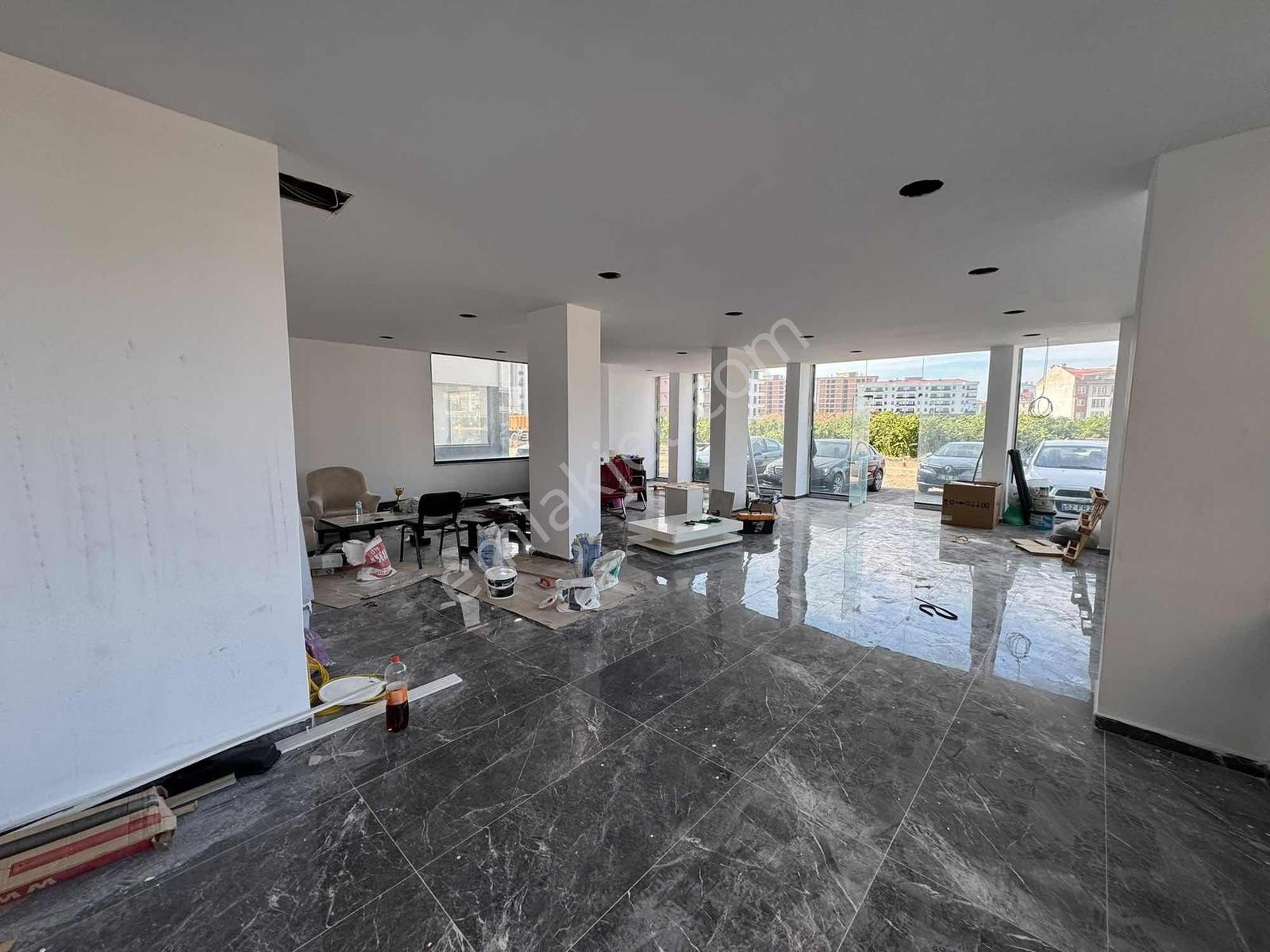 Resuloğlu Emlak'tan Cumhuriyet Mah. 215 Net M2 Kiralık Dükkan - Görsel 11