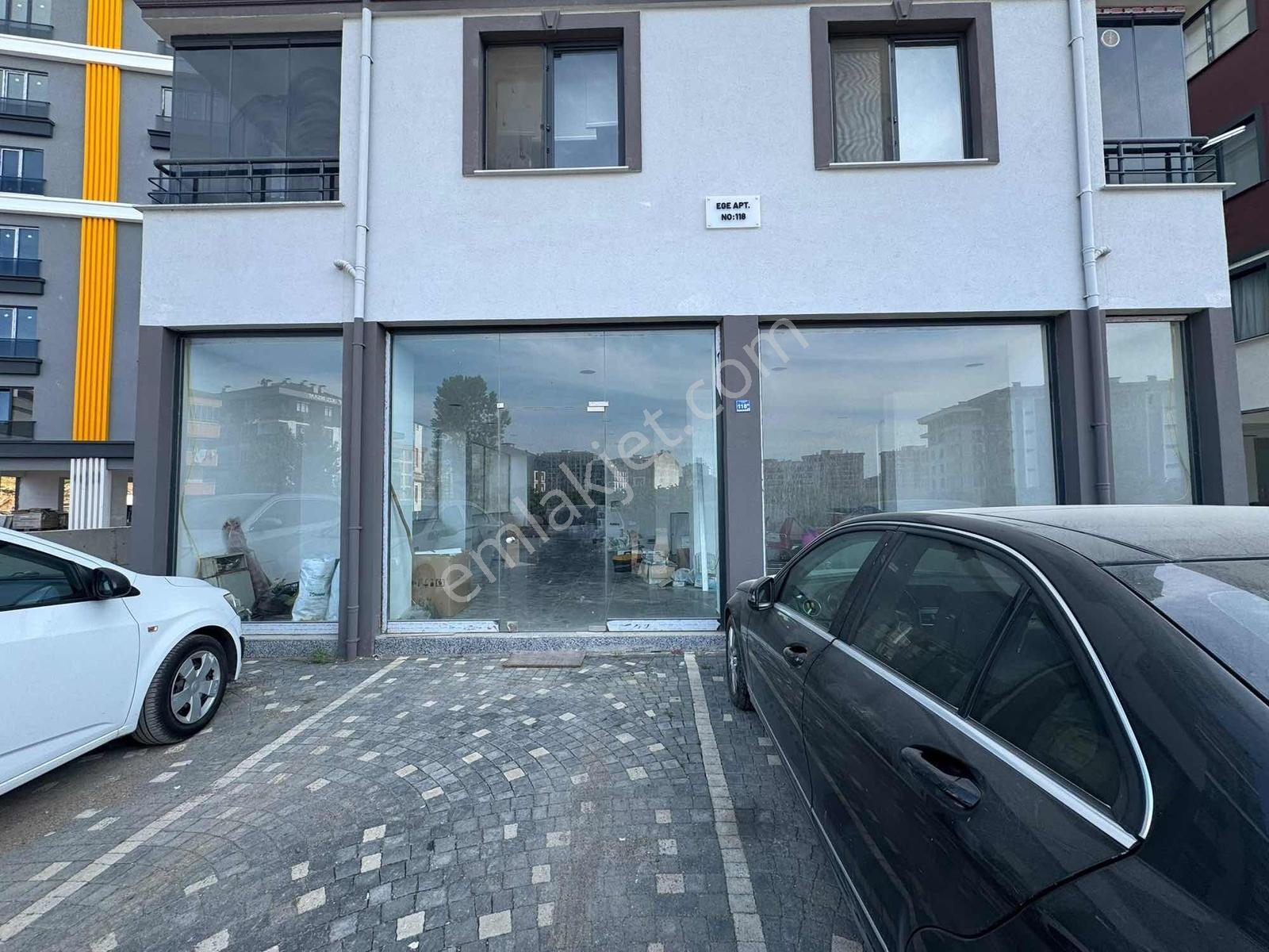 Resuloğlu Emlak'tan Cumhuriyet Mah. 215 Net M2 Kiralık Dükkan - Görsel 5