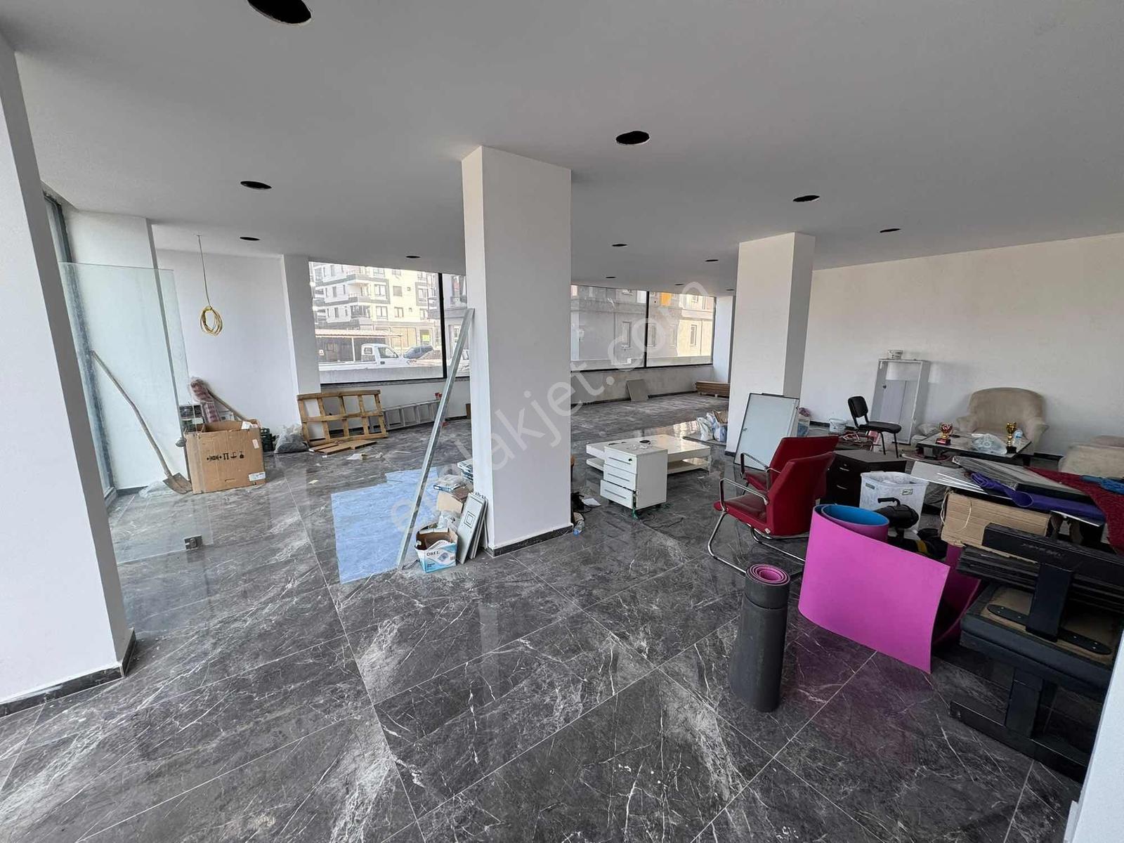 Resuloğlu Emlak'tan Cumhuriyet Mah. 215 Net M2 Kiralık Dükkan - Görsel 15