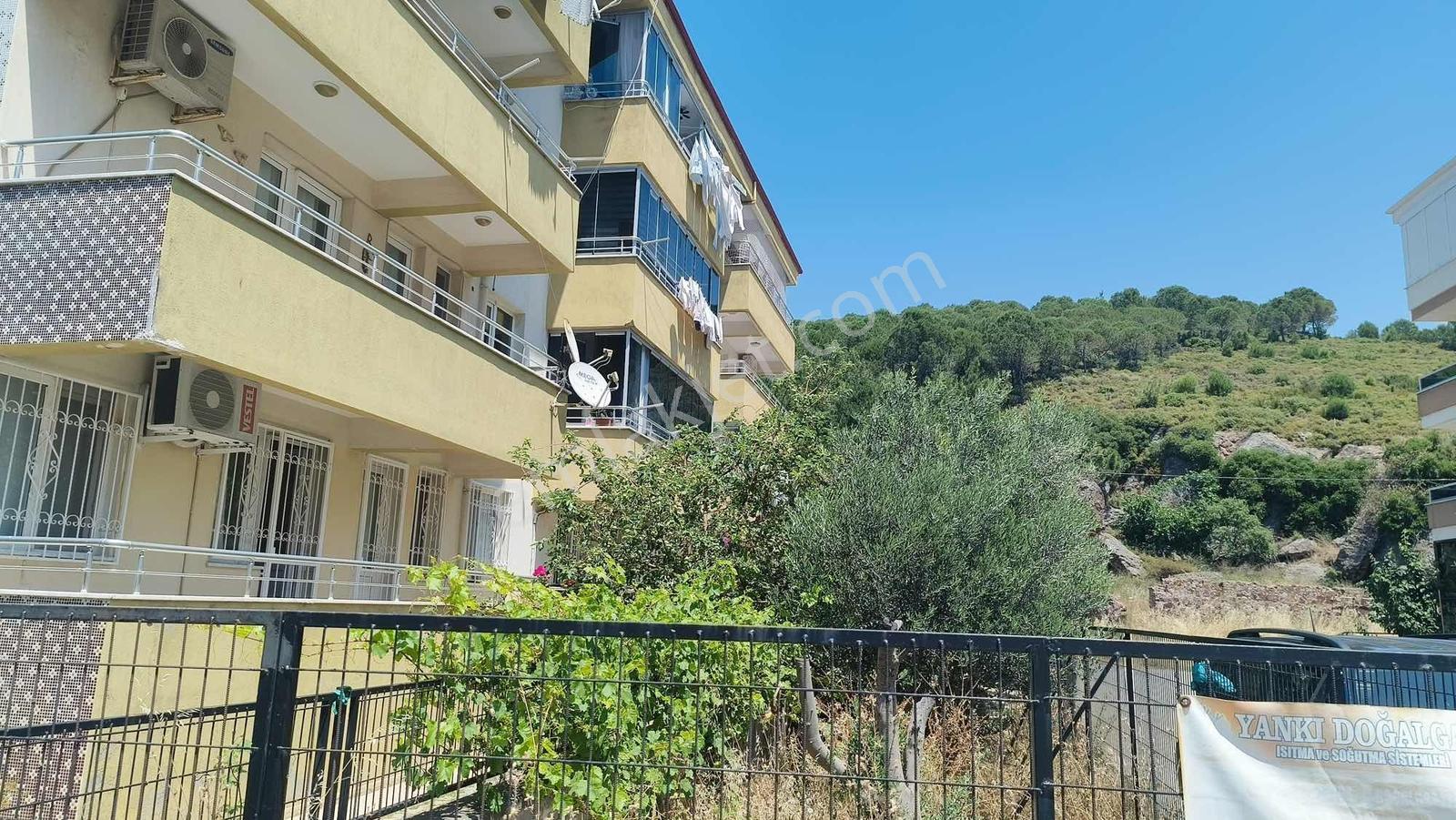 Sarımsaklıda Orman Manzaralı Bahçe Kullanımlı 3+1 Satılık Daire