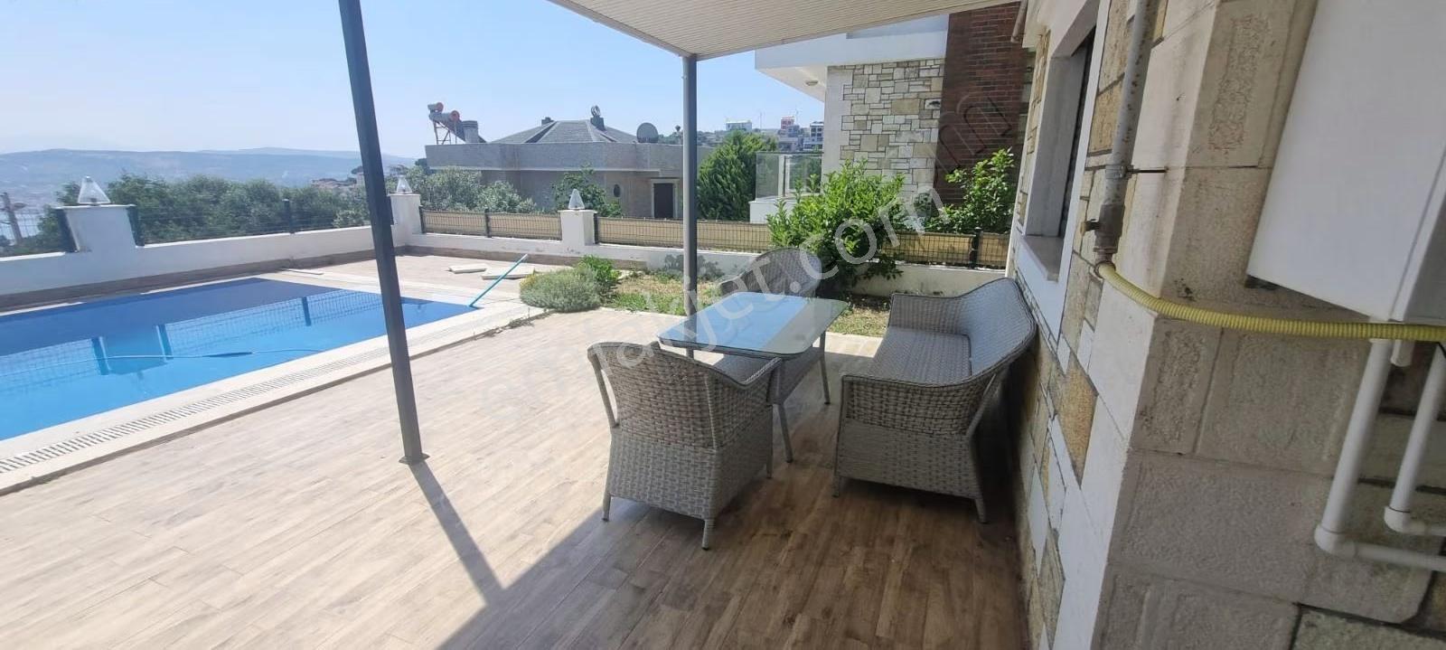 Yenifoça'da Eşsiz Deniz Manzaralı Müstakil Tripleks Villa - Görsel 15