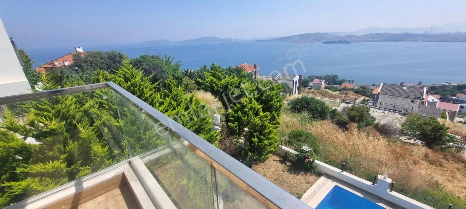 Yenifoça'da Eşsiz Deniz Manzaralı Müstakil Tripleks Villa - Görsel 7