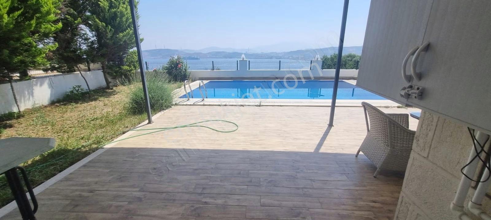 Yenifoça'da Eşsiz Deniz Manzaralı Müstakil Tripleks Villa - Görsel 23
