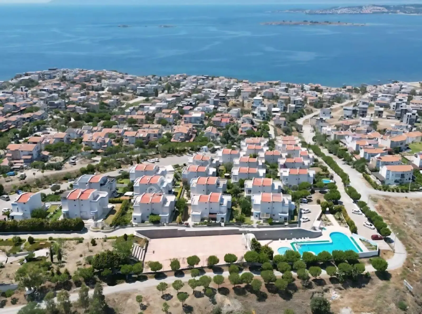 Seferihisar Akarca'da Havuzlu Sitede Satılık 4+1 Dubleks Villa