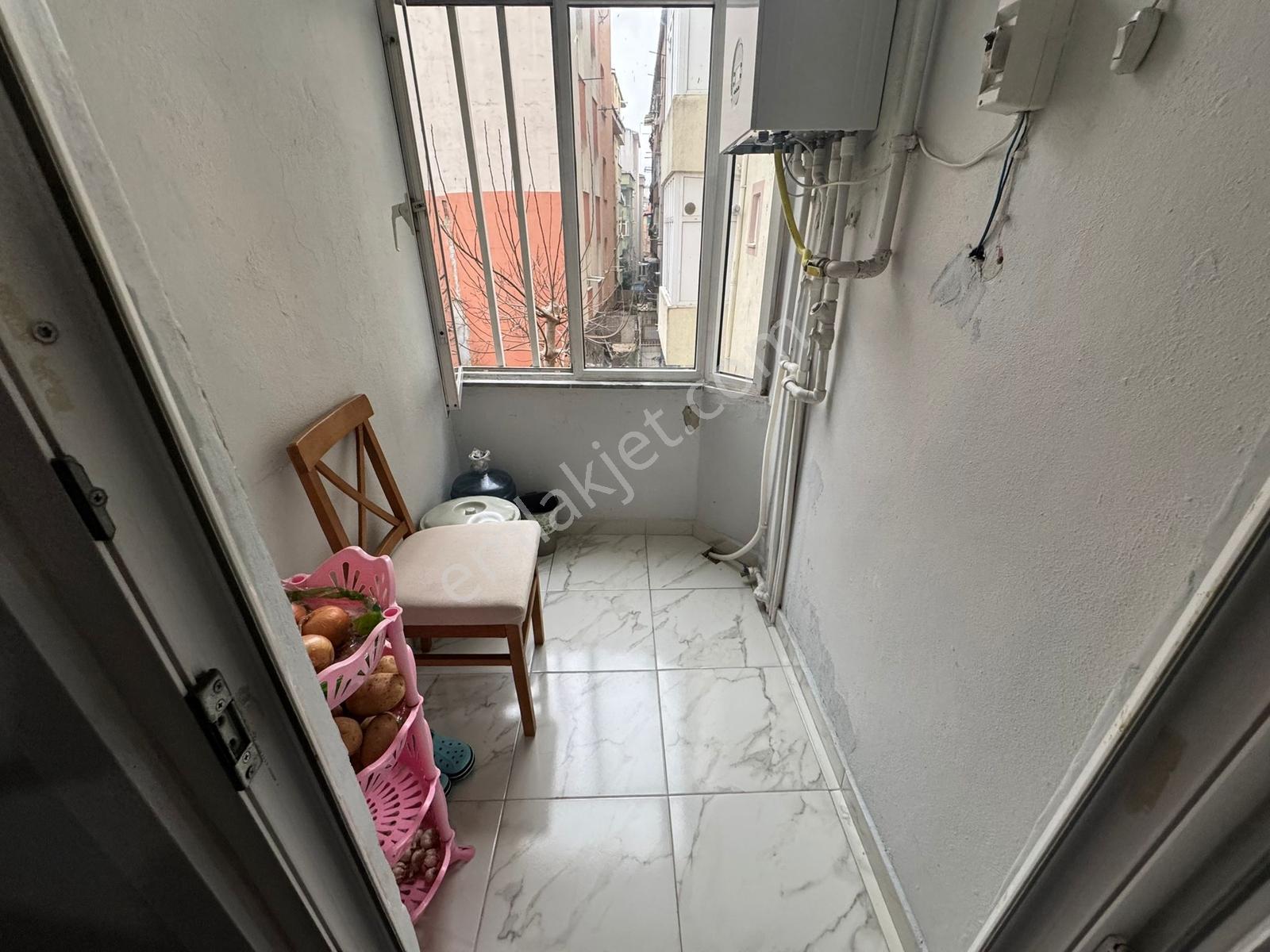 Tramvaya Yakın Yüksek Giriş 3+1 Odalı Hisseli Satılık Daire - Görsel 9