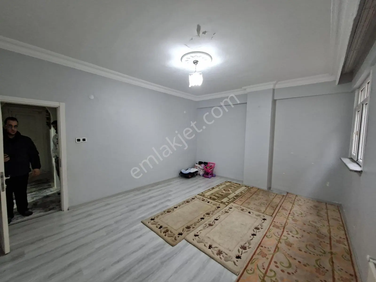Tramvaya Yakın Yüksek Giriş 3+1 Odalı Hisseli Satılık Daire - Görsel 5