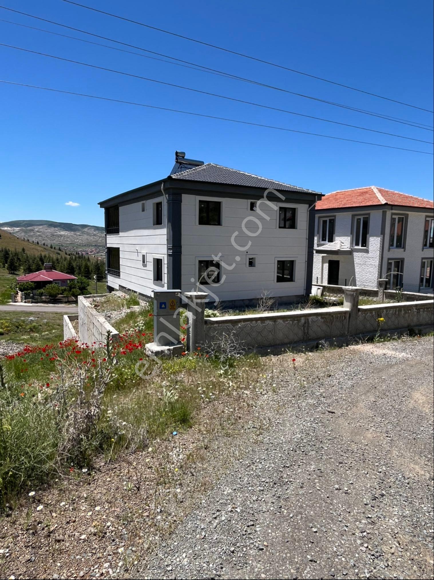 Ulukışla Alpağut Satılık İki Daire Ev