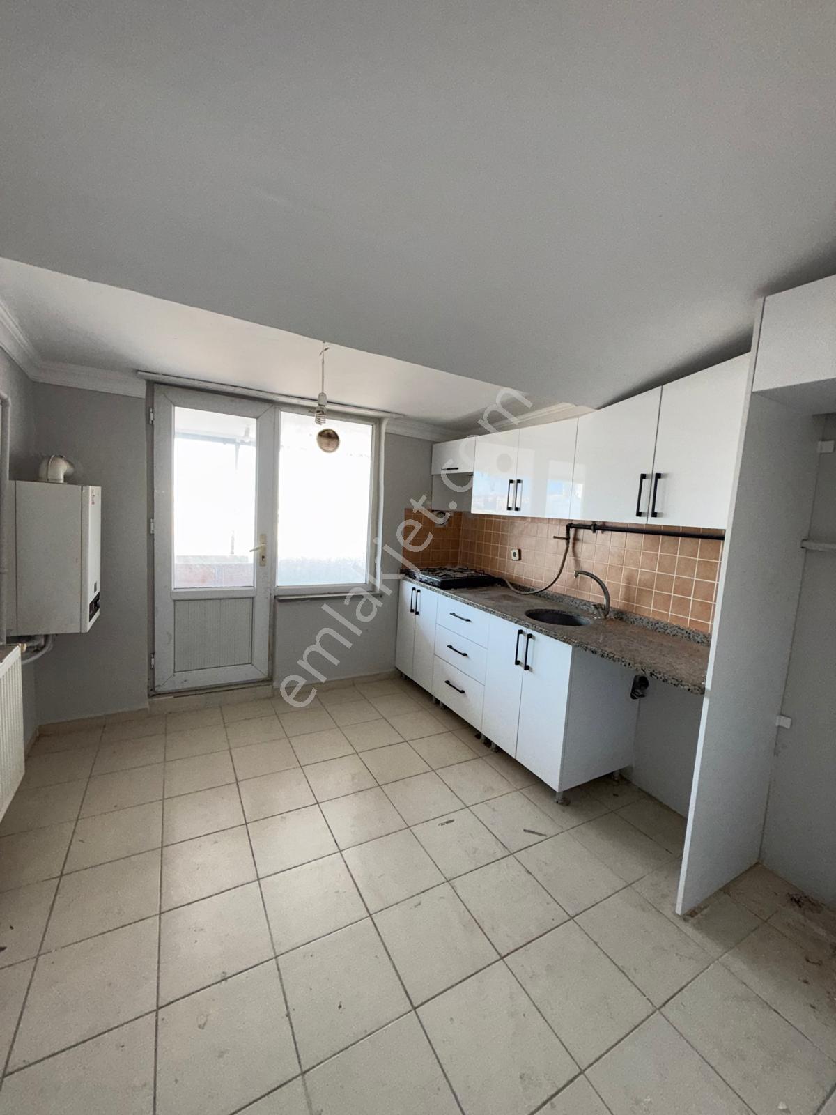 Cerrahpaşa Emlaktan Esenyurt Mehterçeşmede Teraslı Şehir Manzaralı 2+1 Kiralık Daire - Görsel 4