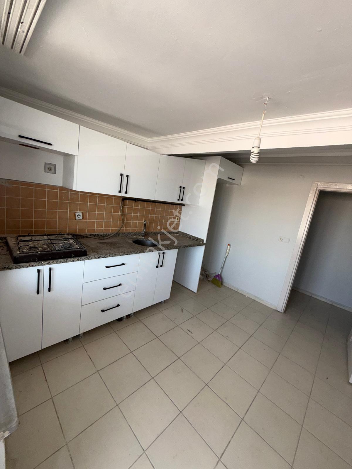 Cerrahpaşa Emlaktan Esenyurt Mehterçeşmede Teraslı Şehir Manzaralı 2+1 Kiralık Daire - Görsel 9