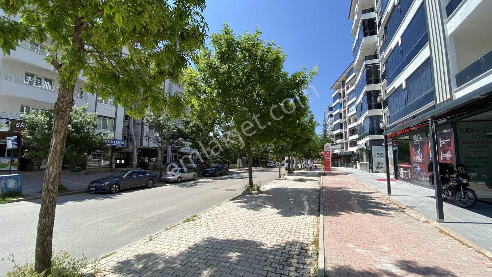 Ümit Emlak|sürsürü/ana Cadde Üzeri İşlek Lokasyon 220m2 Kiralık