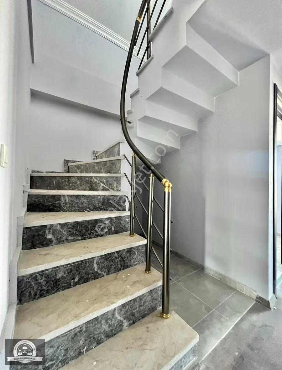 Ahmet Yesevi Mah. Kiralık 4+1 Çatı Dubleks Daire - Görsel 23