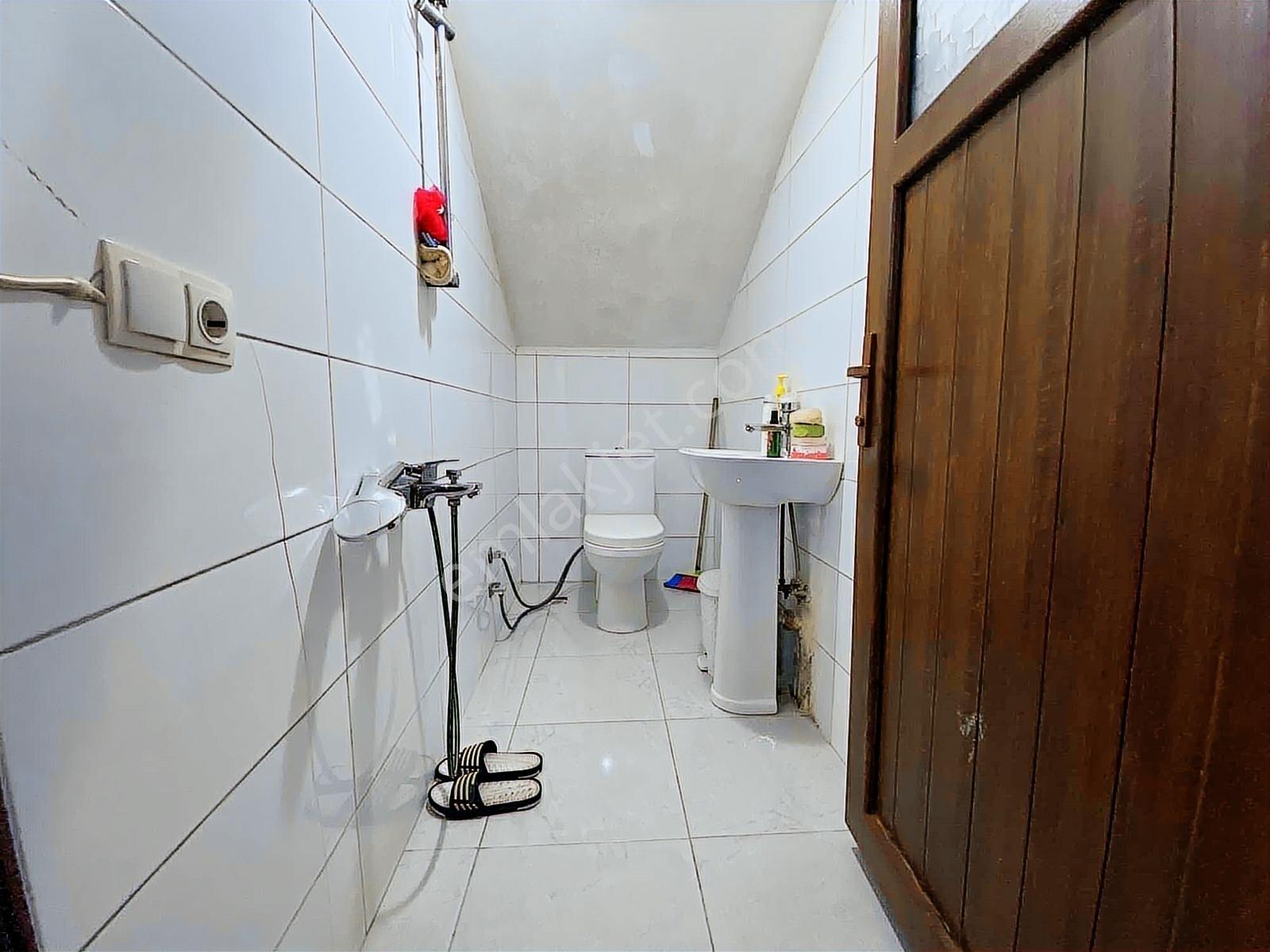Remax Den Büyükçekmece Fatih Mh 385 M2 Arsalı Müstakil 7+2 Villa - Görsel 6