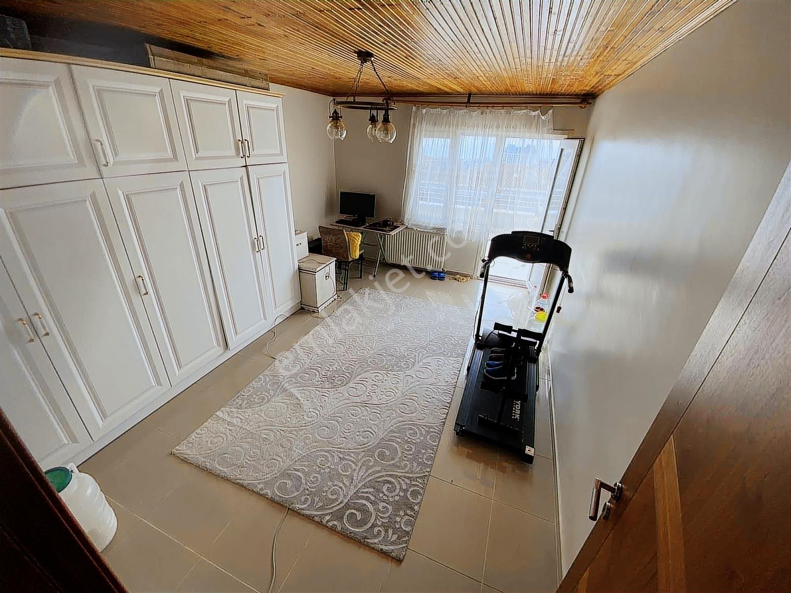 Remax Den Büyükçekmece Fatih Mh 385 M2 Arsalı Müstakil 7+2 Villa - Görsel 32