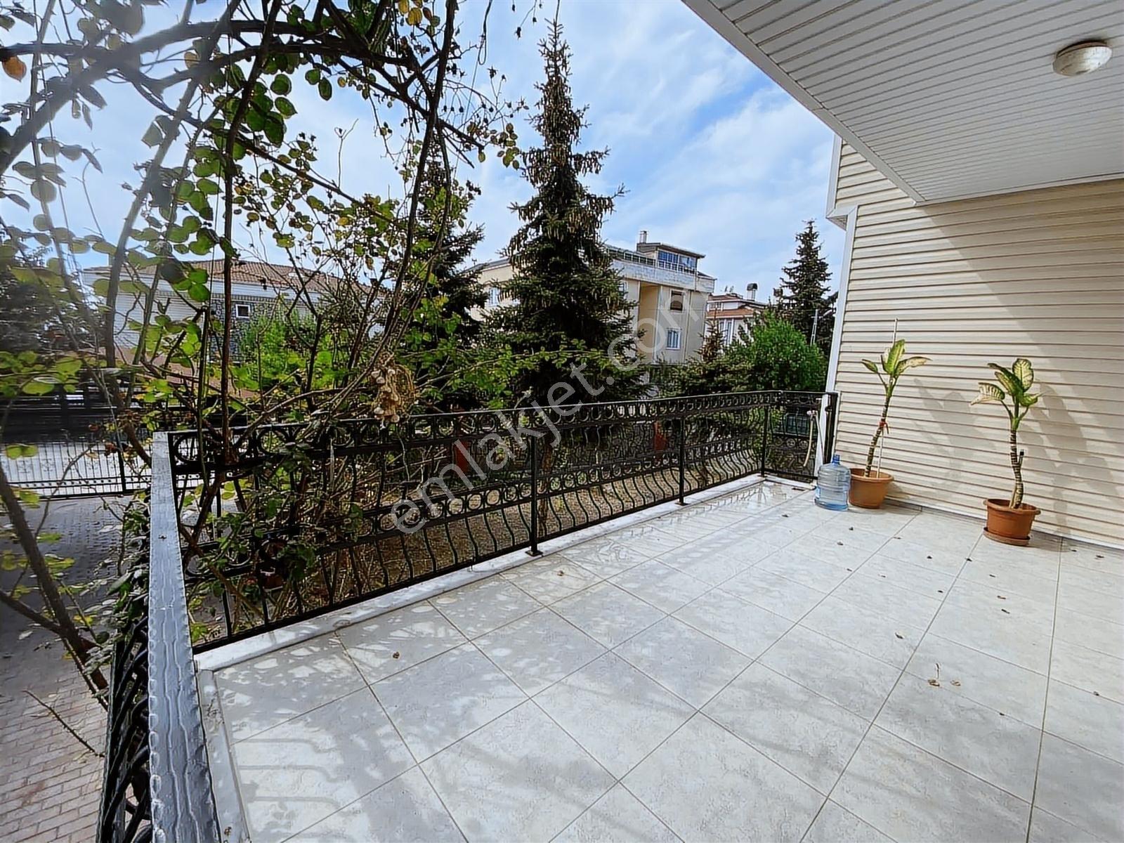 Remax Den Büyükçekmece Fatih Mh 385 M2 Arsalı Müstakil 7+2 Villa - Görsel 12