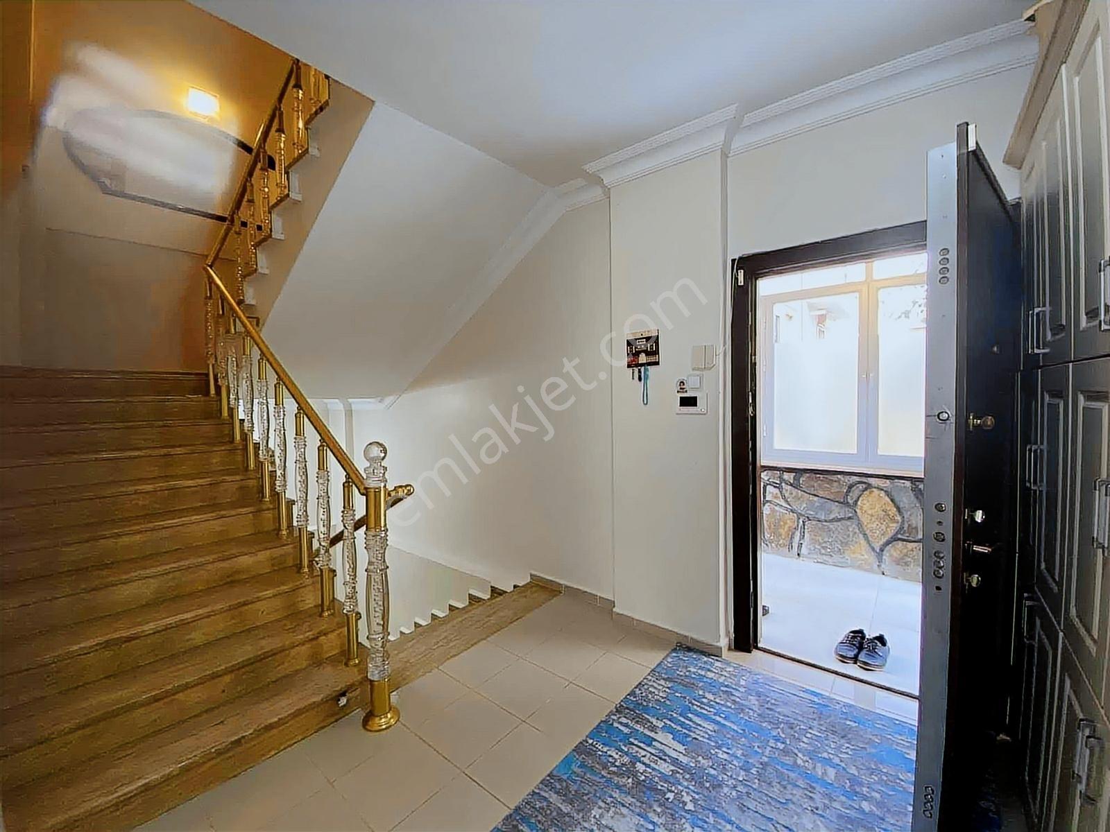 Remax Den Büyükçekmece Fatih Mh 385 M2 Arsalı Müstakil 7+2 Villa - Görsel 24