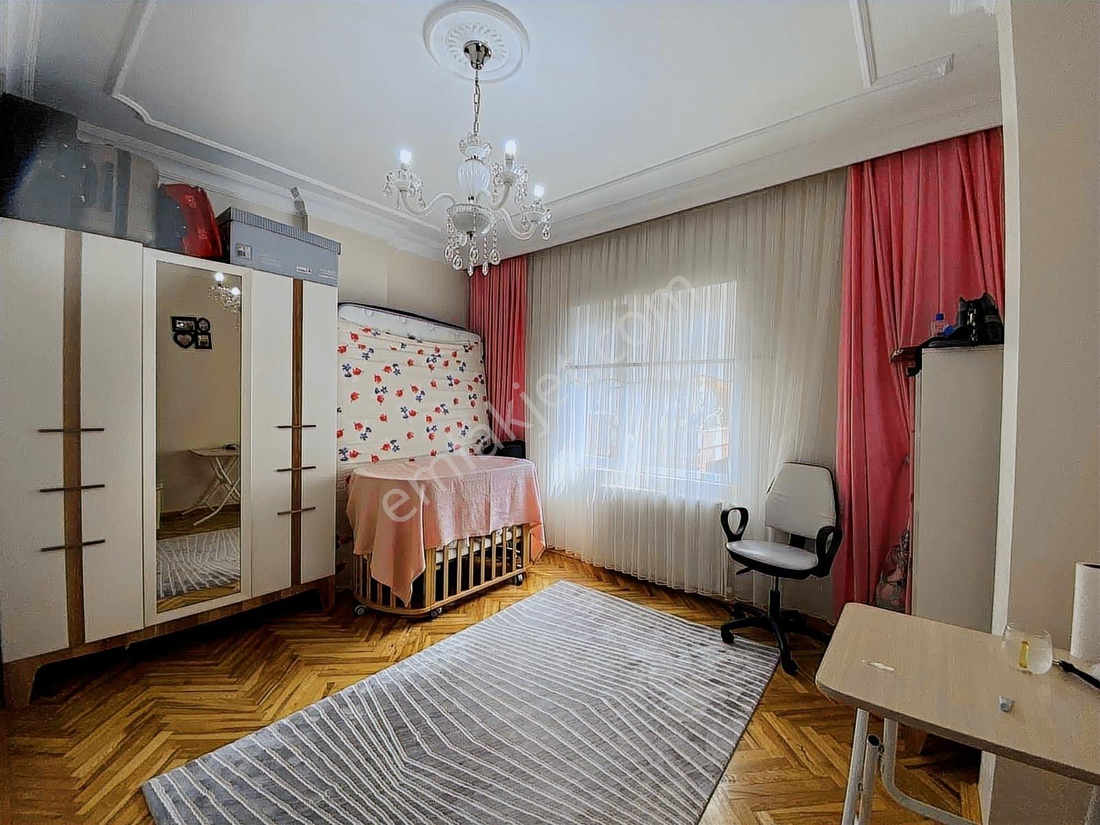 Remax Den Büyükçekmece Fatih Mh 385 M2 Arsalı Müstakil 7+2 Villa - Görsel 8