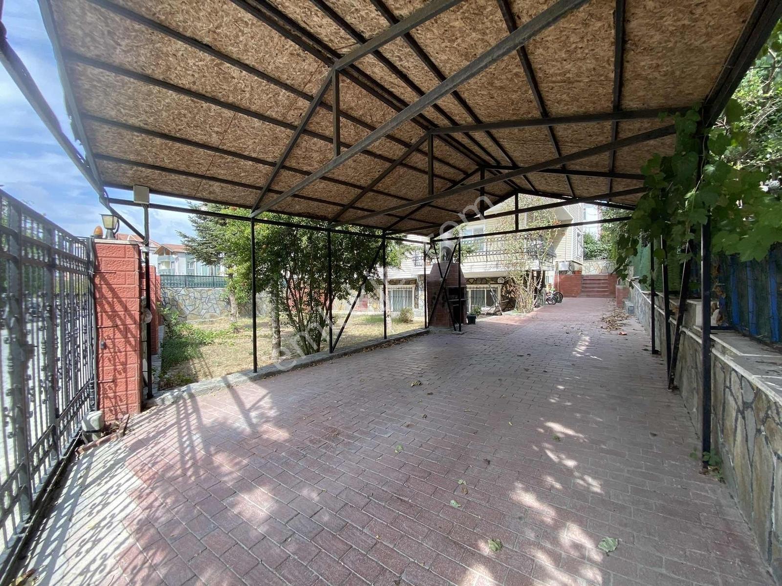Remax Den Büyükçekmece Fatih Mh 385 M2 Arsalı Müstakil 7+2 Villa - Görsel 10