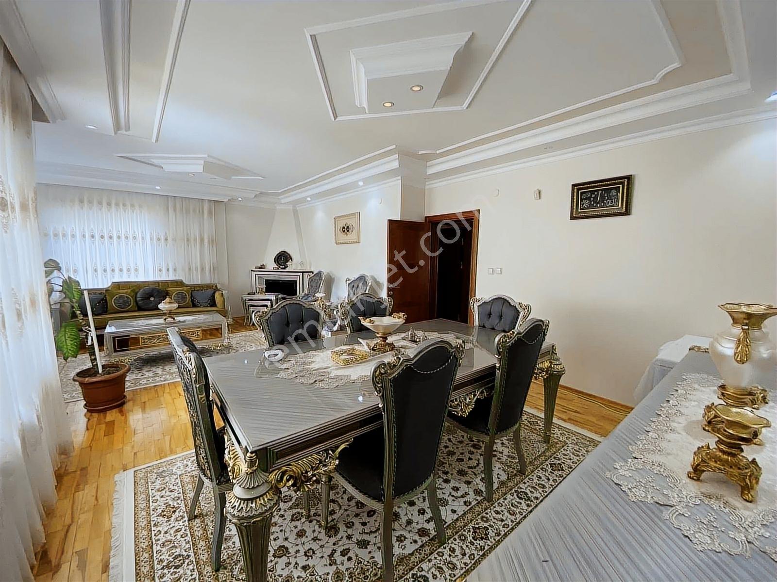 Remax Den Büyükçekmece Fatih Mh 385 M2 Arsalı Müstakil 7+2 Villa - Görsel 22