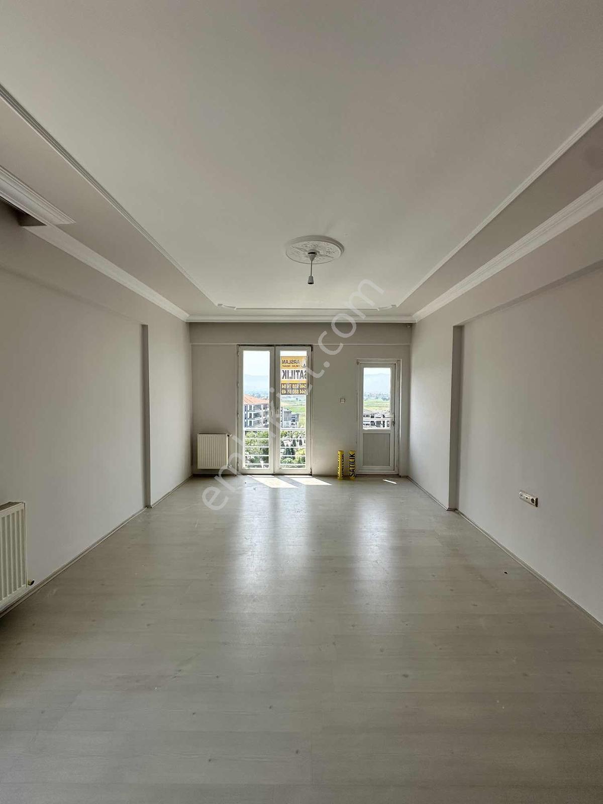 Arslan Emlaktan Satılık Asansör'lü Site İçi 4.kat Daire