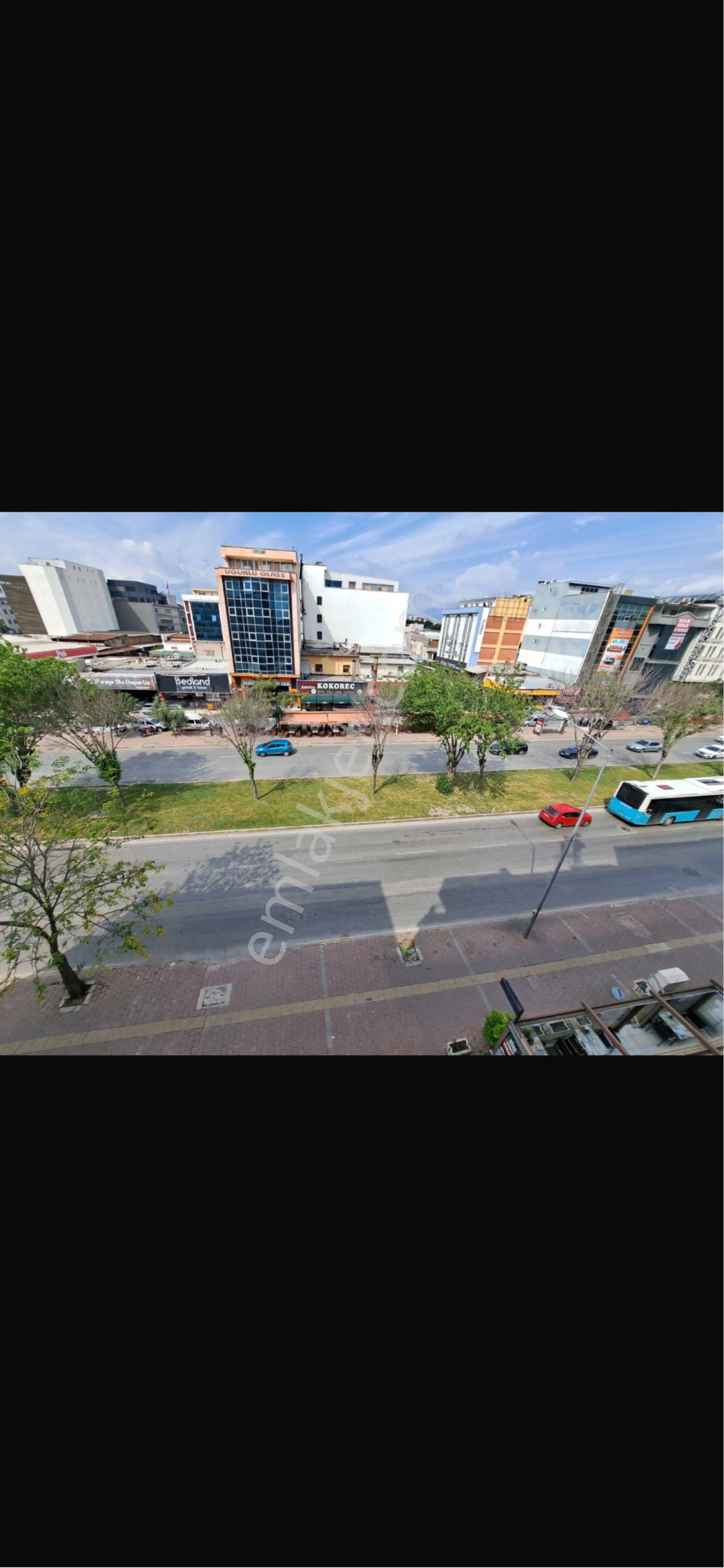 Cadde Üstü - Görsel 4