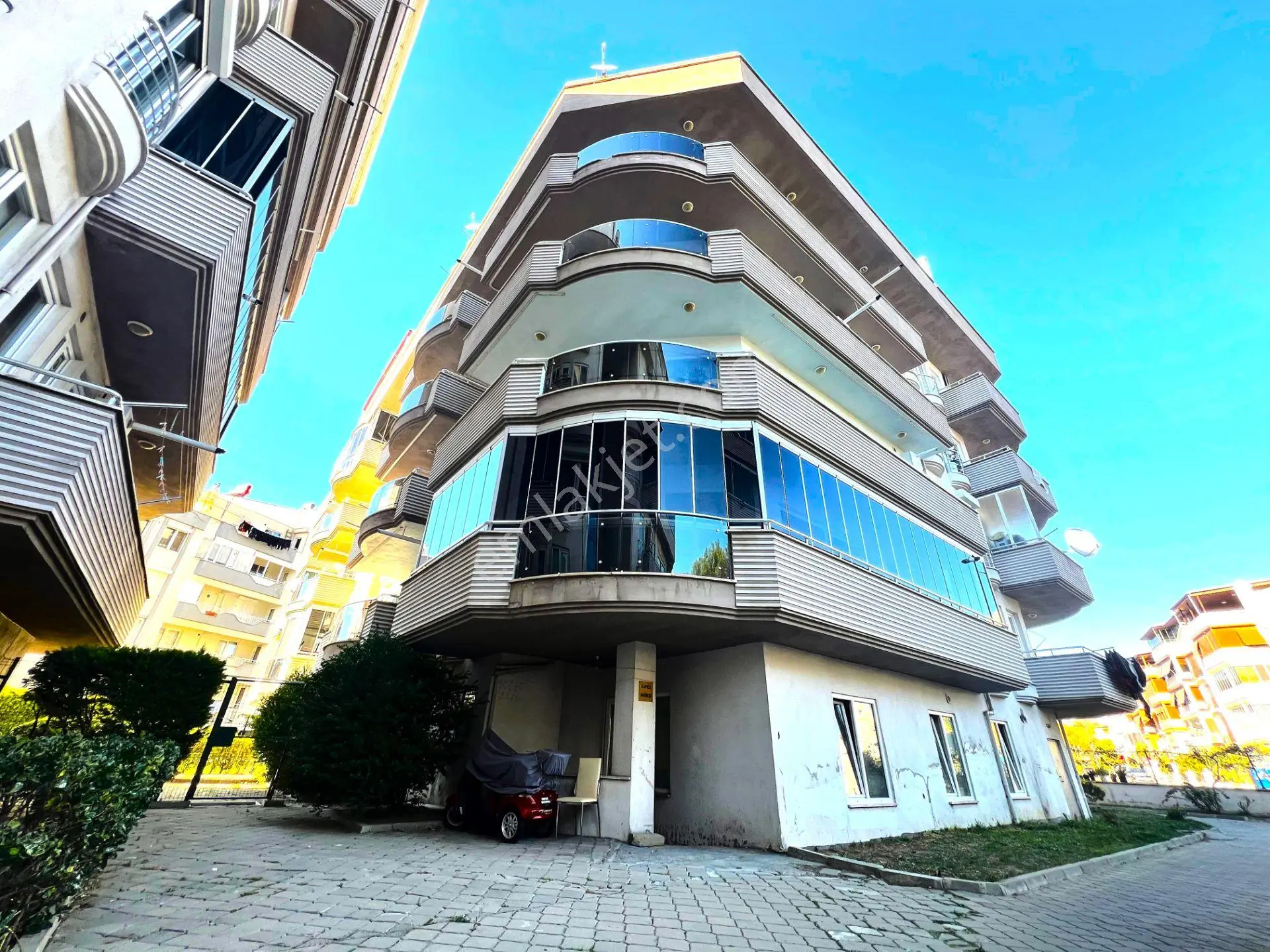 ♫blue Life Egen'den İkizçay'da Havuzlu Güvenlikli Sitede Arakat Ön Cephe Ayrı Mutfaklı 2+1 Daire - Görsel 2