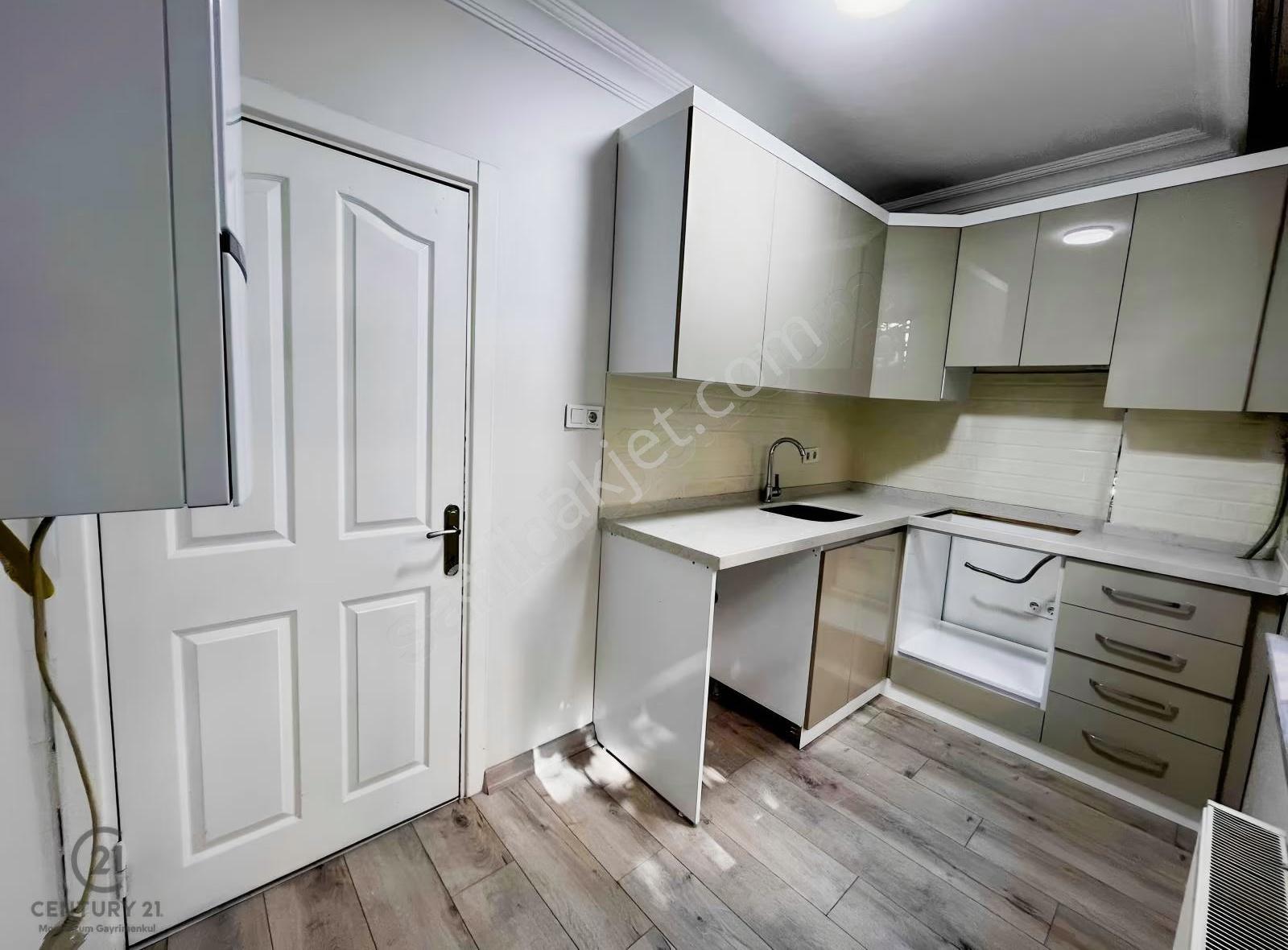 Eyüp Güzeltepe Mahallesi Balkonlu 3+1 Kiralık Daire - Görsel 24