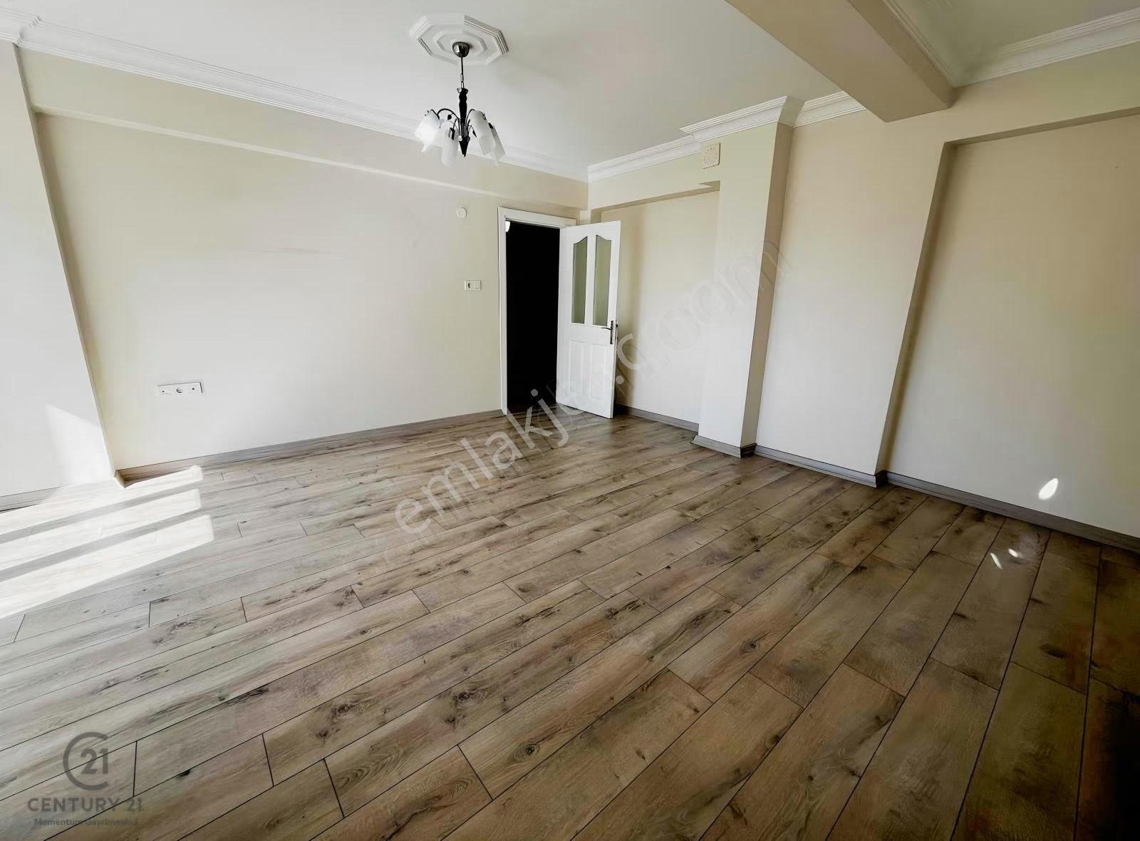 Eyüp Güzeltepe Mahallesi Balkonlu 3+1 Kiralık Daire