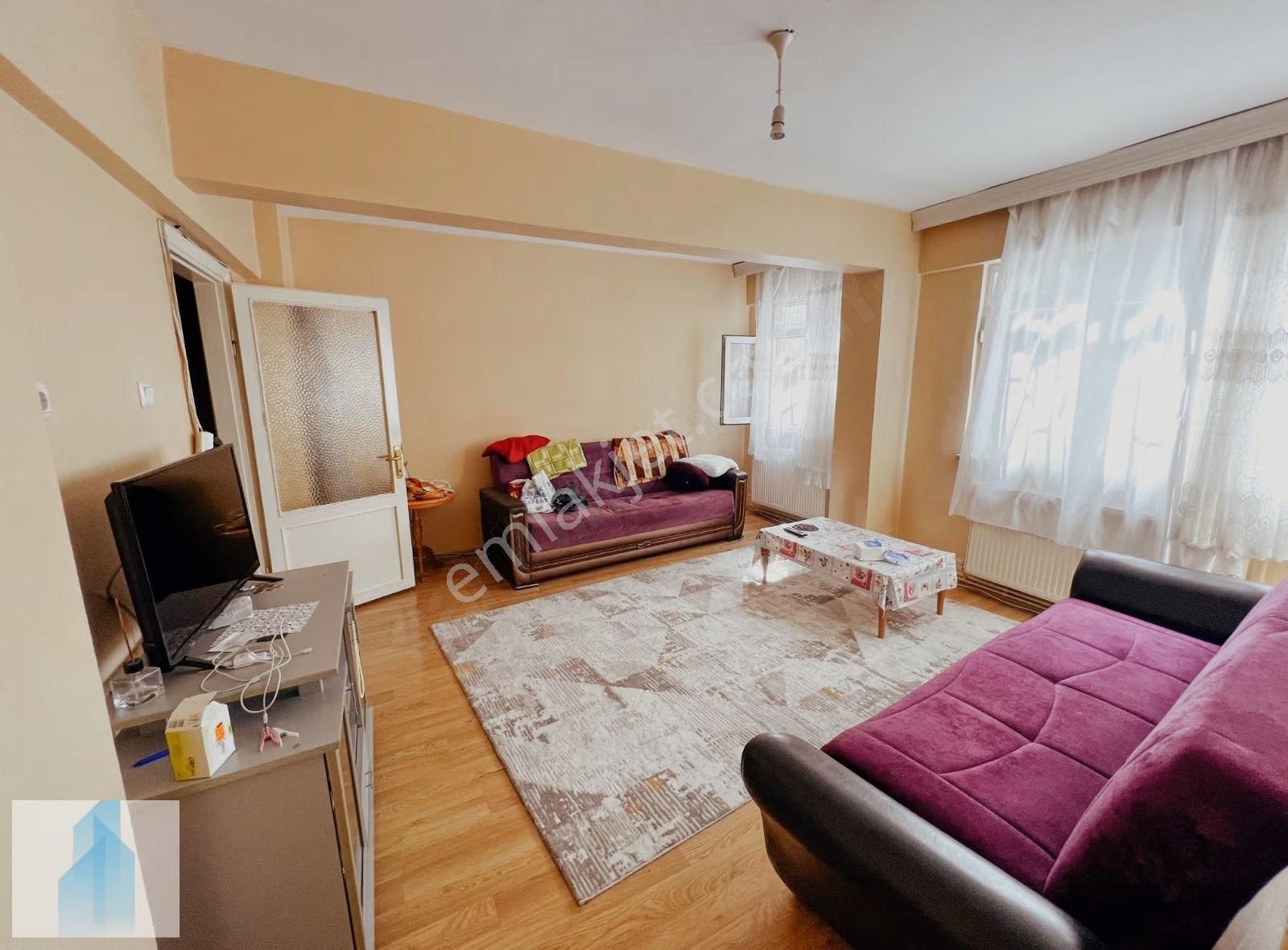 Bağcılar Merkez De Satılık 3+1, 100 M2 Yüksek Giriş Daire