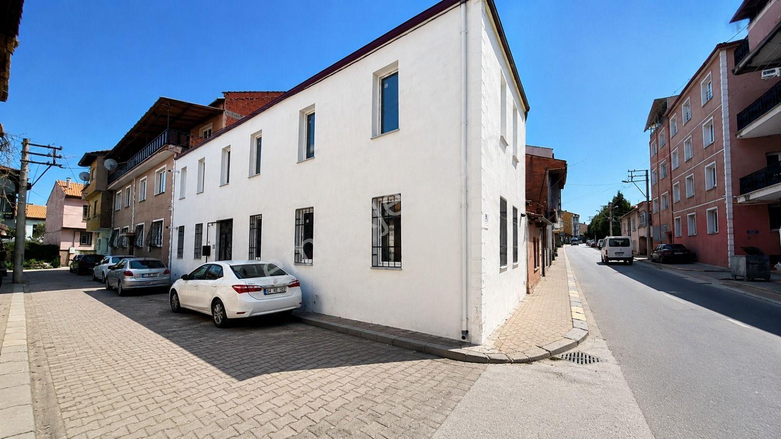 Eski Belediye Yakininda 1+1 Eşyalı Apart Satılık