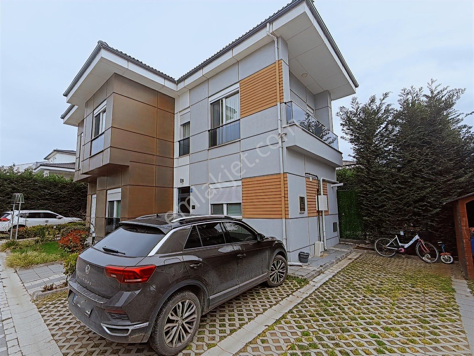 Çorlu Önerler'de Site İçerisinde Müstakil Havuzlu Lüks Villa - Görsel 13