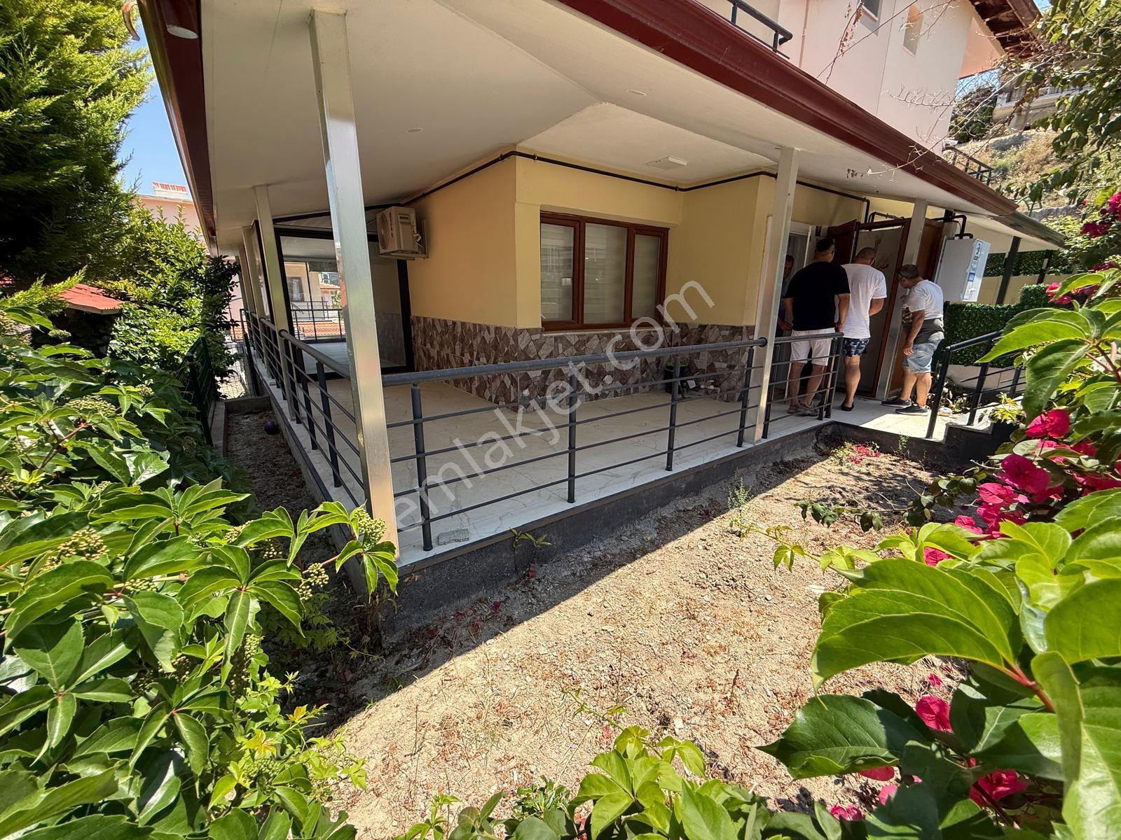 Kuşadası Kadınlar Denizi Plaja Yakın Eşyalı Yapılı Bahçeli 3+1 Havuzlu Site Satılık Villa - Görsel 7