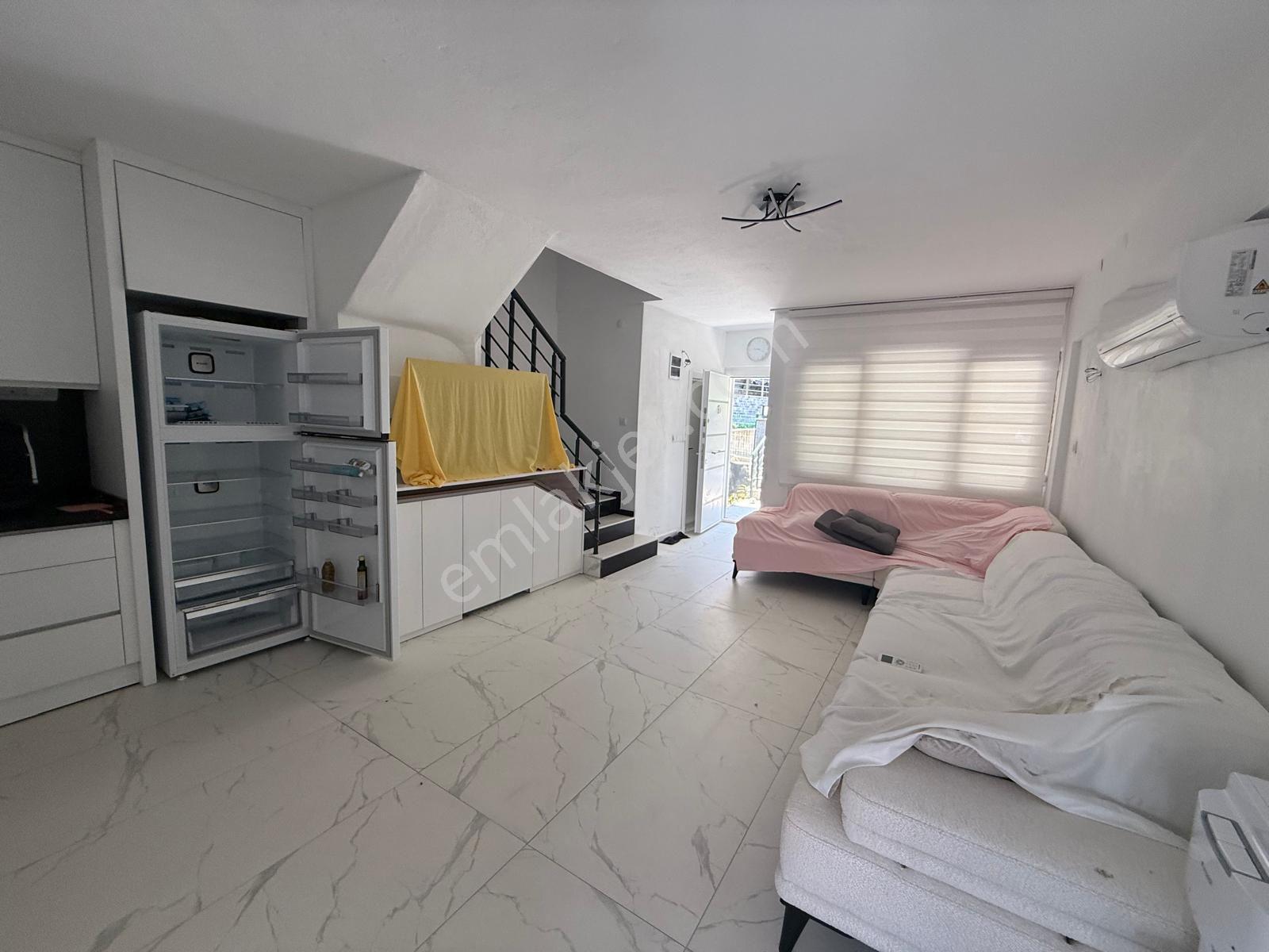 Kuşadası Kadınlar Denizi Plaja Yakın Eşyalı Yapılı Bahçeli 3+1 Havuzlu Site Satılık Villa - Görsel 14