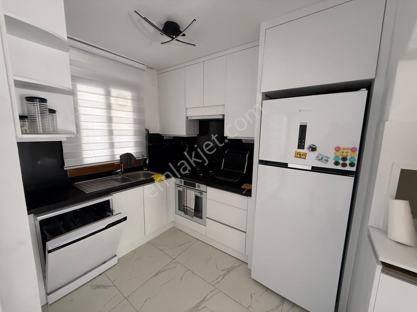Kuşadası Kadınlar Denizi Plaja Yakın Eşyalı Yapılı Bahçeli 3+1 Havuzlu Site Satılık Villa - Görsel 15