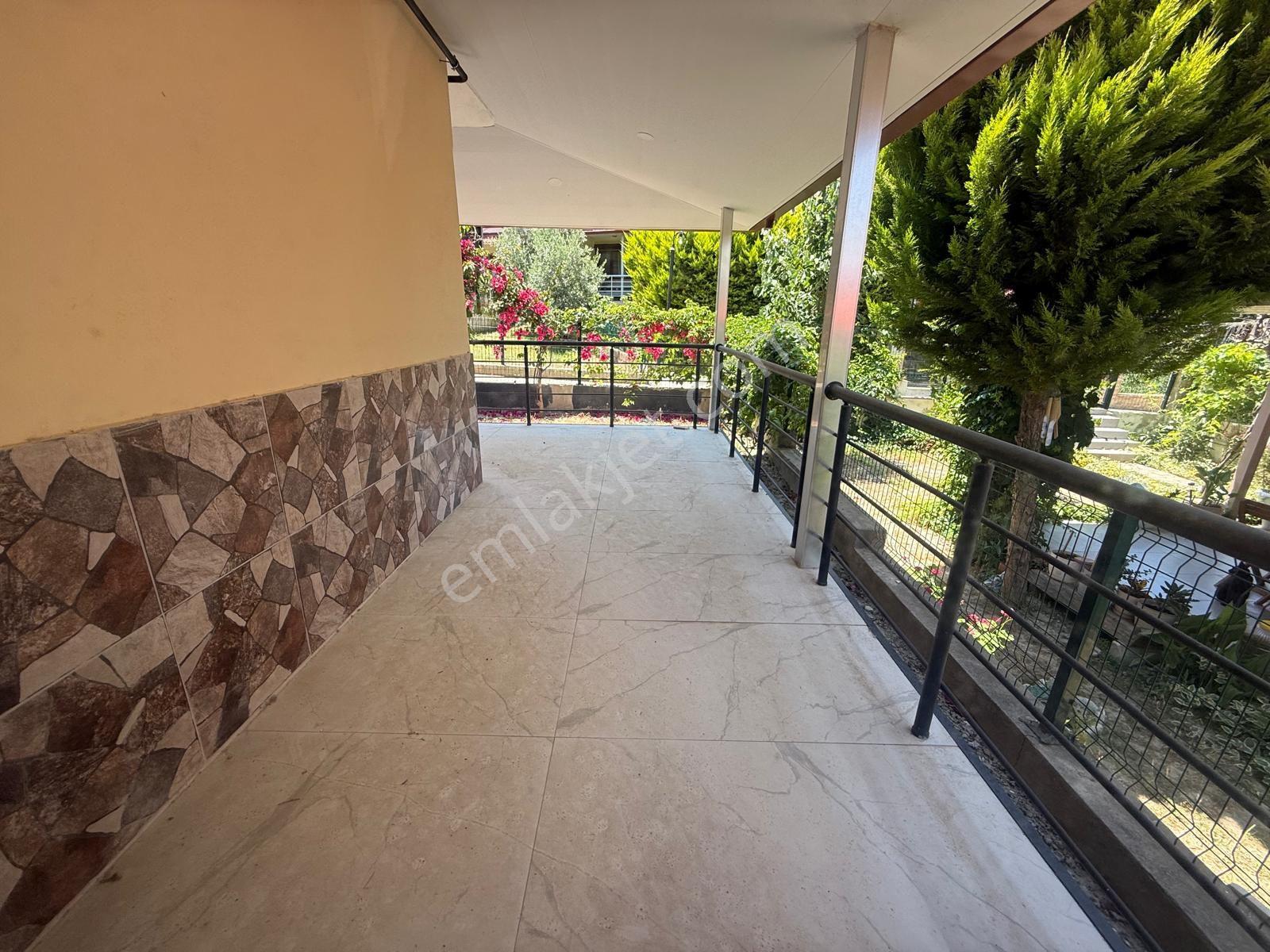 Kuşadası Kadınlar Denizi Plaja Yakın Eşyalı Yapılı Bahçeli 3+1 Havuzlu Site Satılık Villa - Görsel 13
