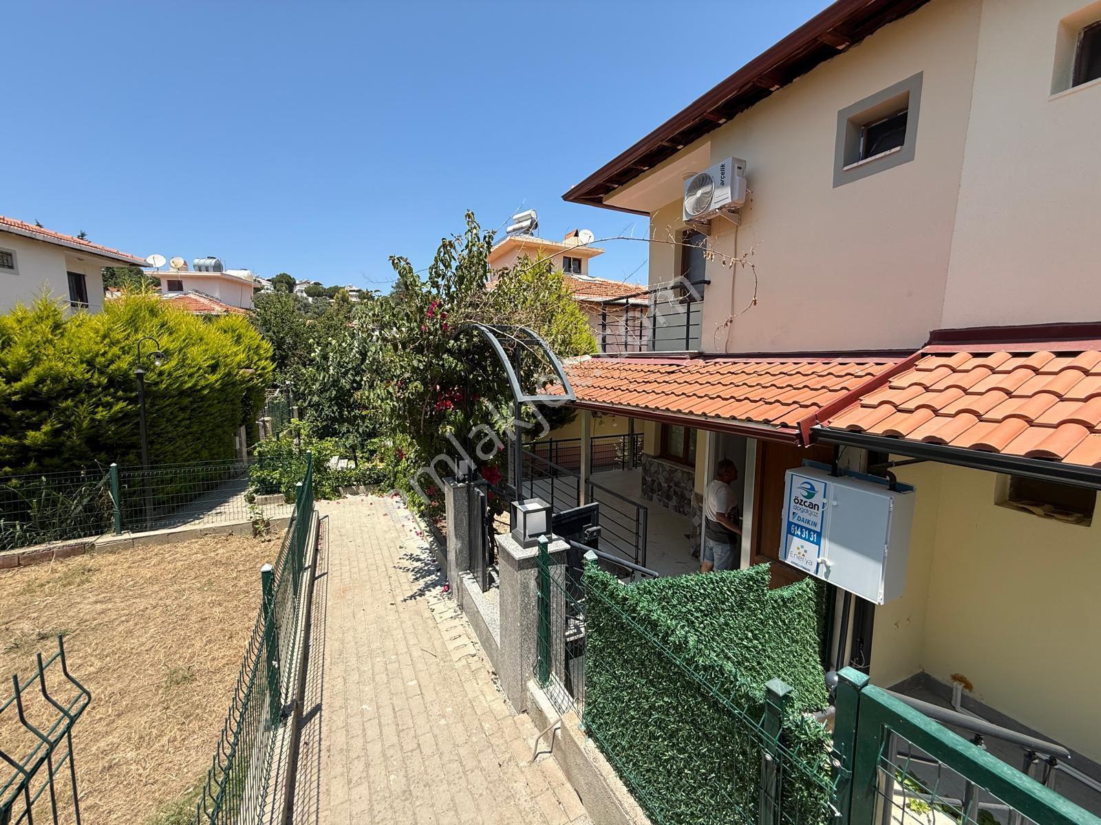 Kuşadası Kadınlar Denizi Plaja Yakın Eşyalı Yapılı Bahçeli 3+1 Havuzlu Site Satılık Villa - Görsel 8